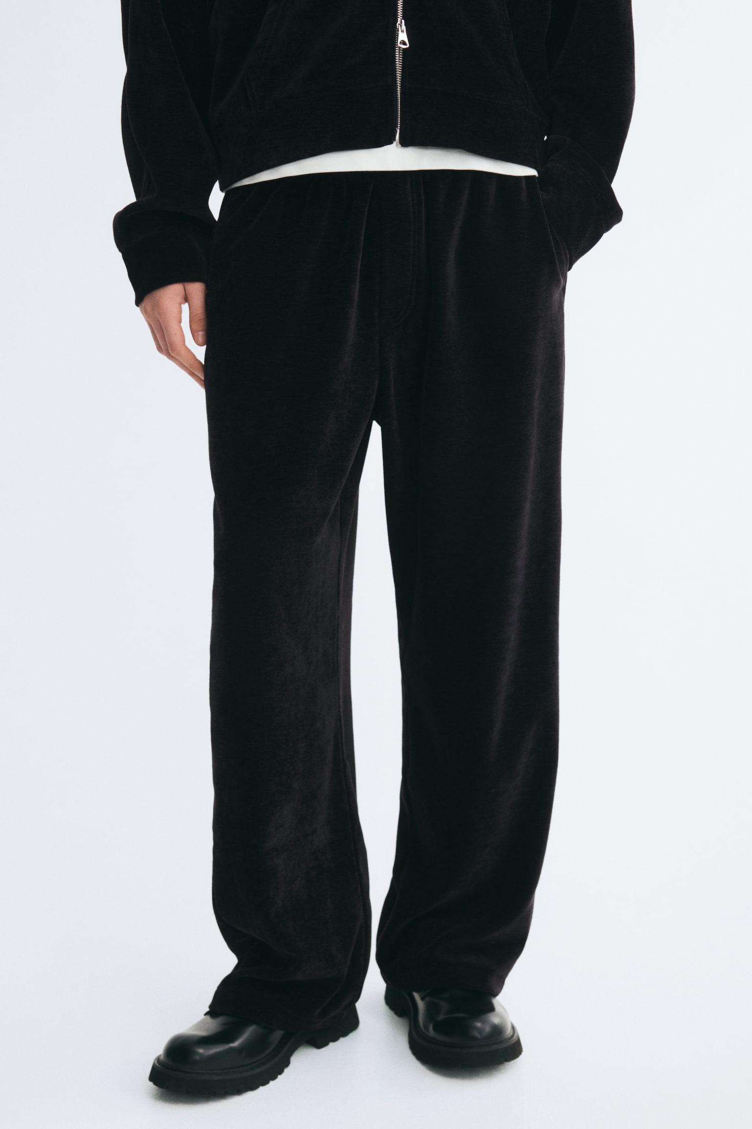 Мужские брюки H&M Relaxed-Fit Velour Sweatpants, цвет: Чёрный — фото 3