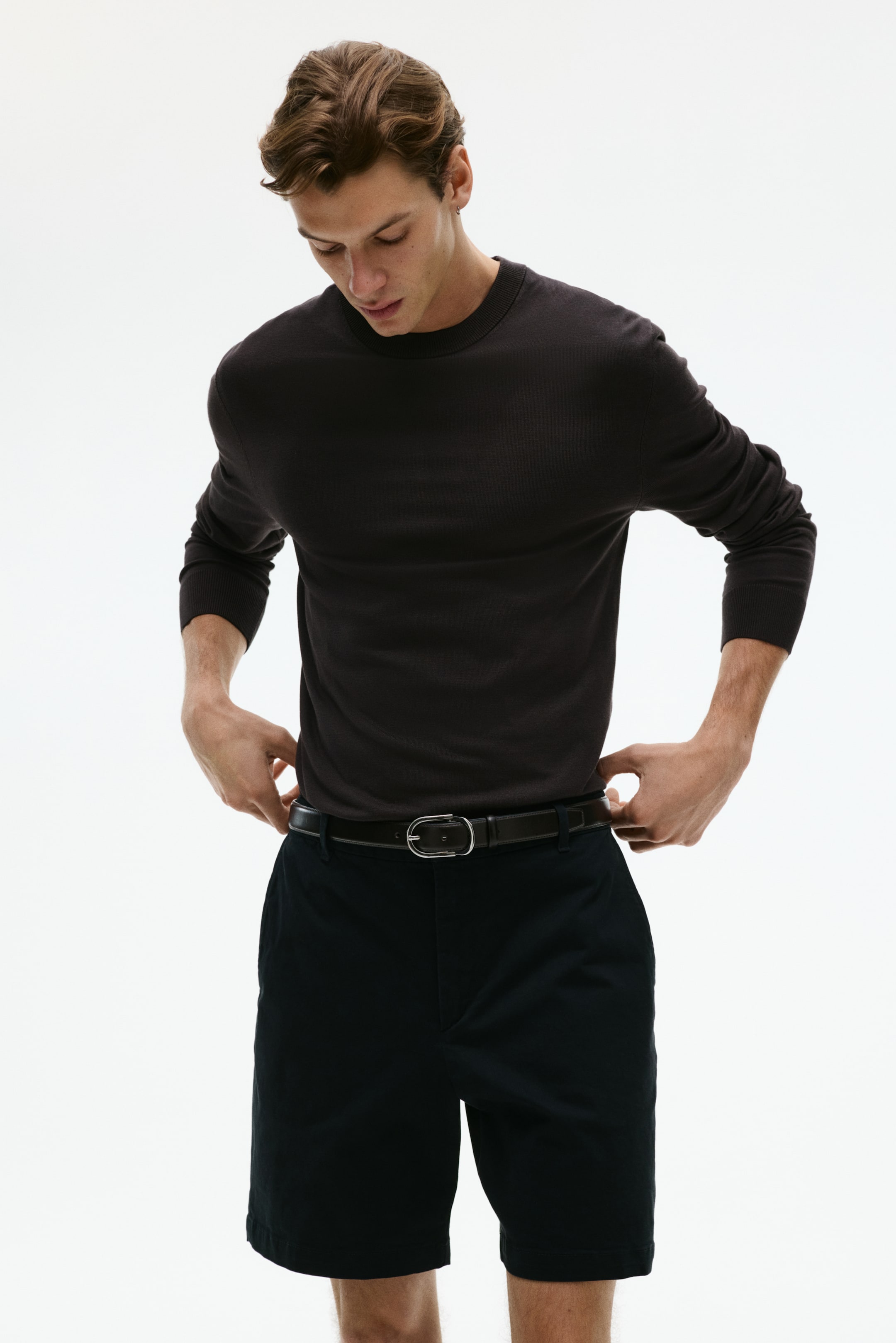 拡大画像を表示: レギュラーフィット チノショートパンツ - ブラック - Men | H&M JP 2