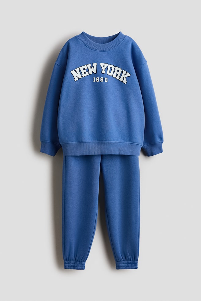 2-teiliges Set mit Sweatshirt und Joggpants - Blau/New York/Hellgrün/94/Graumeliert/NASA/Dunkelgrau/Dinosaurier/Schwarz/NASA - 1