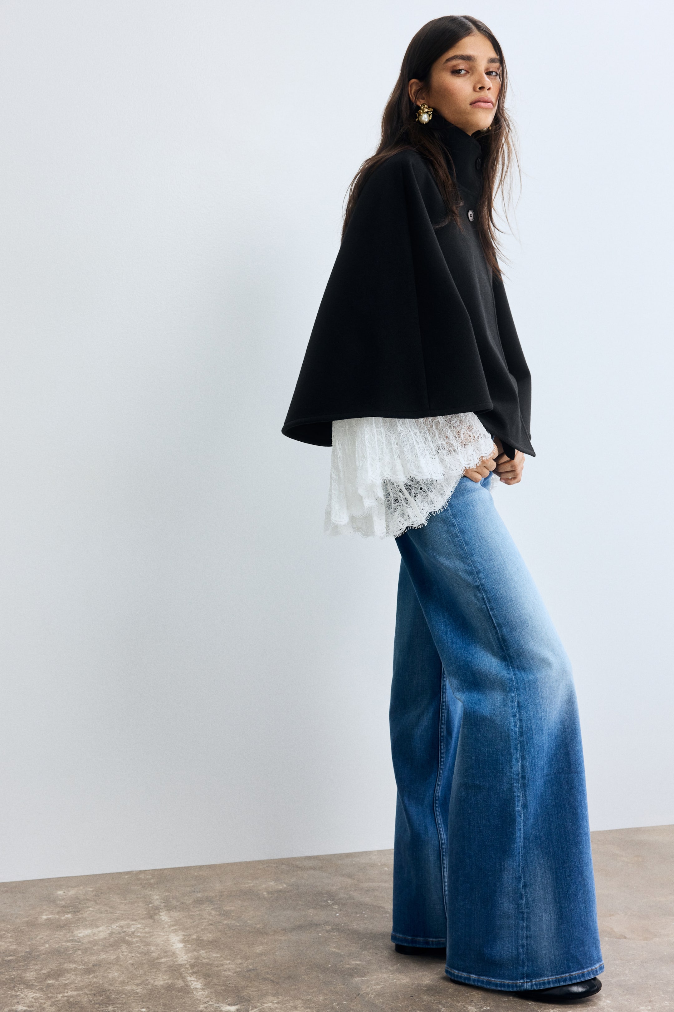 Grotere afbeelding bekijken: Mantel met capemouwen en striklint - Zwart - DAMES | H&M BE 3