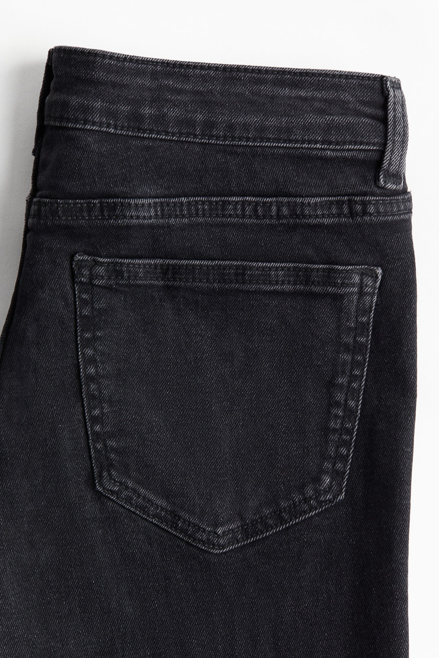 Женские джинсы H&M Low Rise Flared Leg, цвет: Чёрный / Потёртый — фото 2