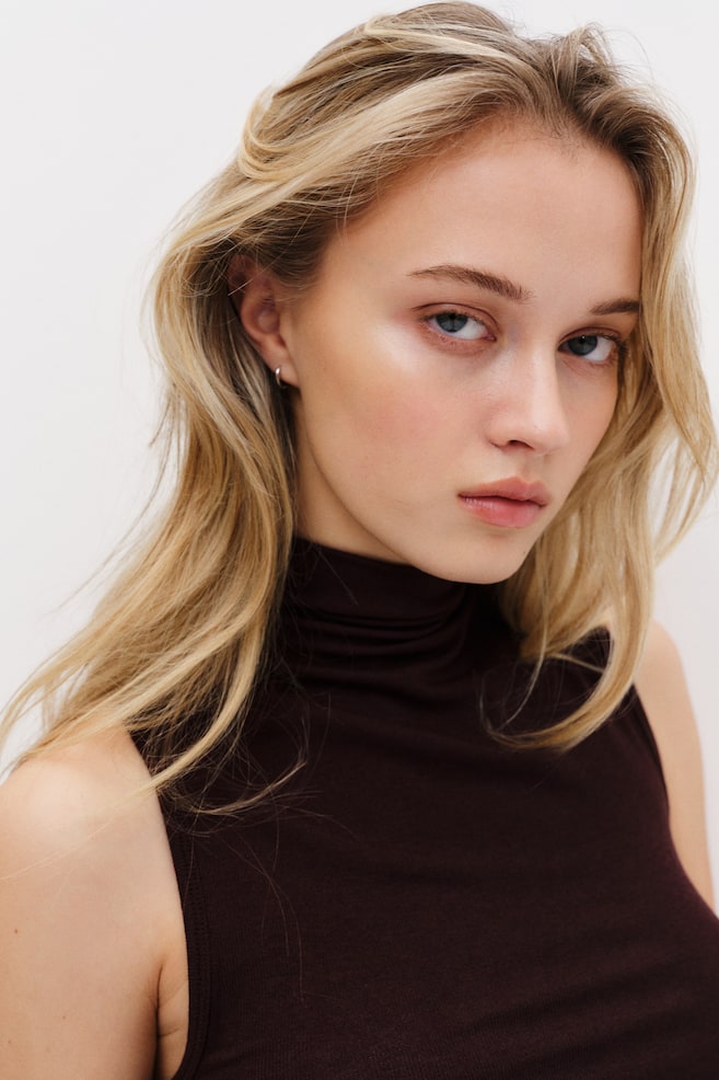 Sleeveless turtleneck top - Dark brown/Black - 3