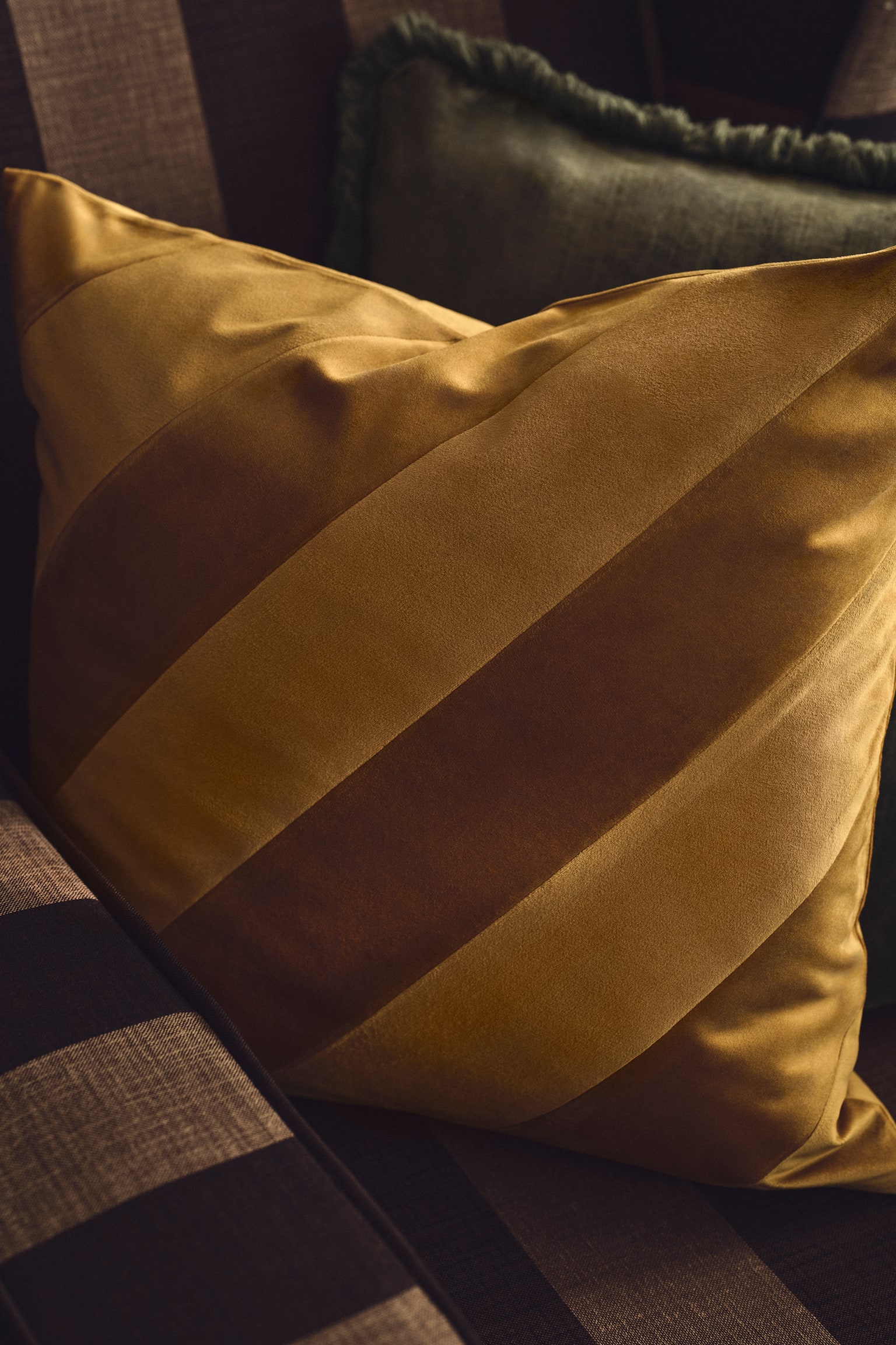 Striped velvet cushion cover - Yellow/Striped - 2