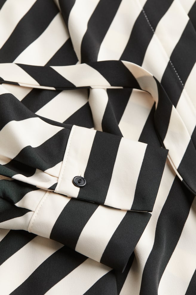 Skjortekjole med bindebælte - Sort/Hvidstribet/Mørkebrun/Mønstret - 4
