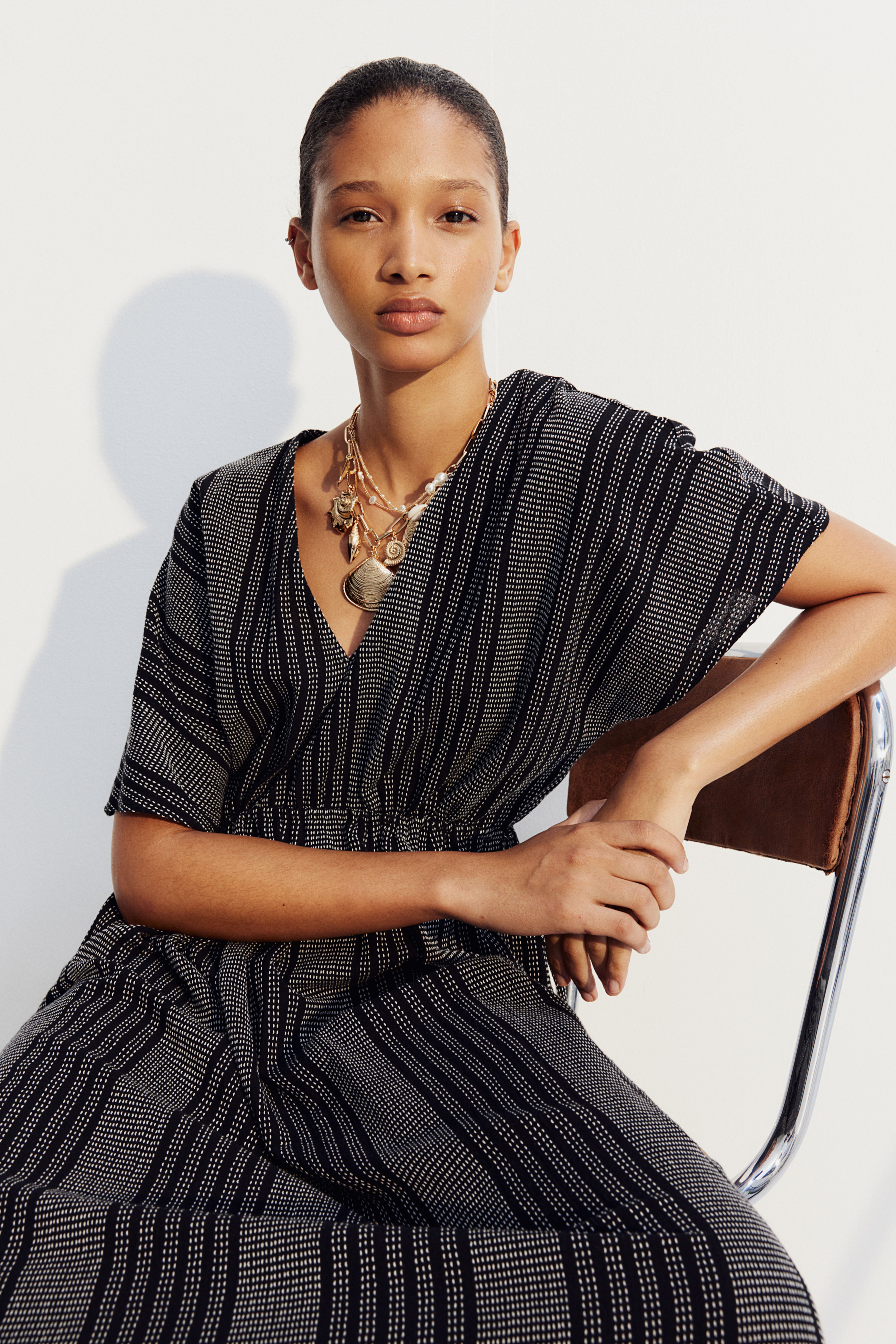 Drawstring-detail Kaftan Dress - V-neck - Short sleeve - Black/striped -  Ladies | H&M US