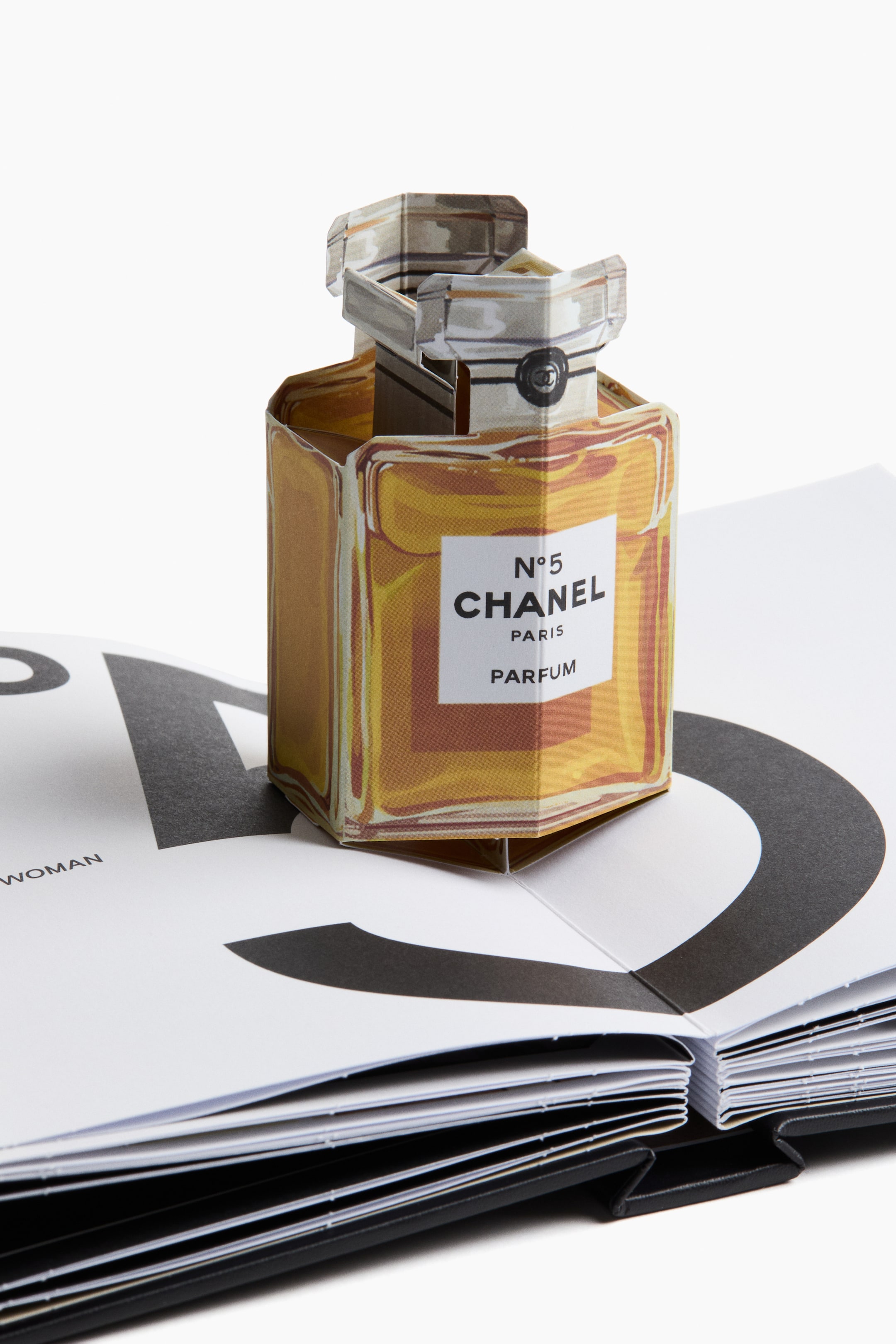 View larger image: Fashion Unfolded: Pop-Up Chanel - Pop-Up Chanel | H&M IE 6