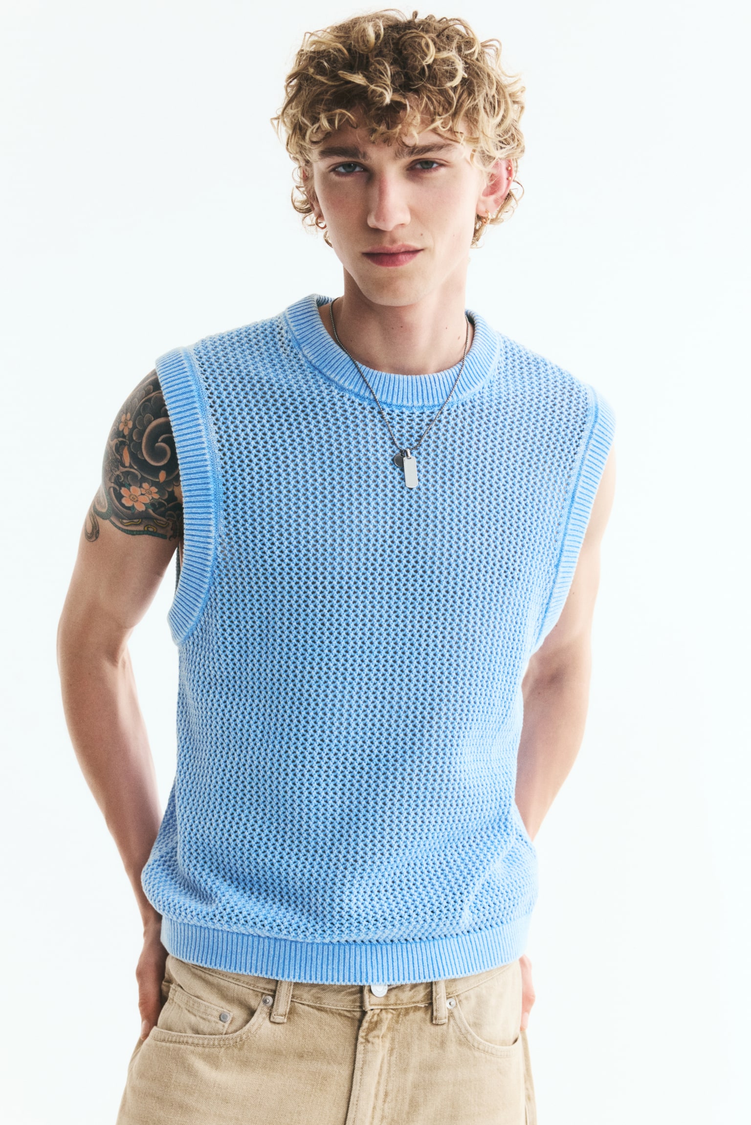 Regular Fit Hole-knit sweater vest - Light blue/Light beige - 1