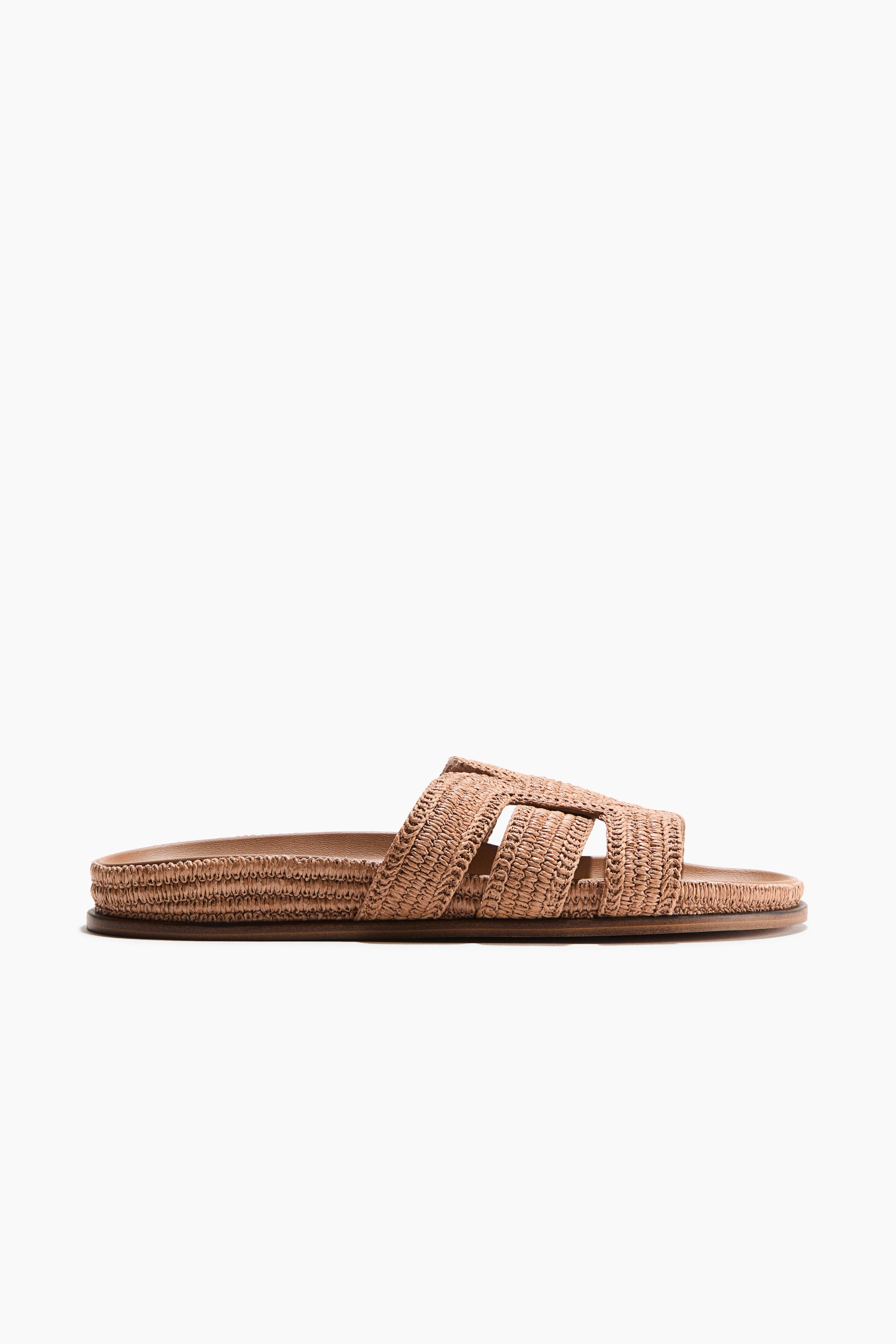 Sandales en paille tressée