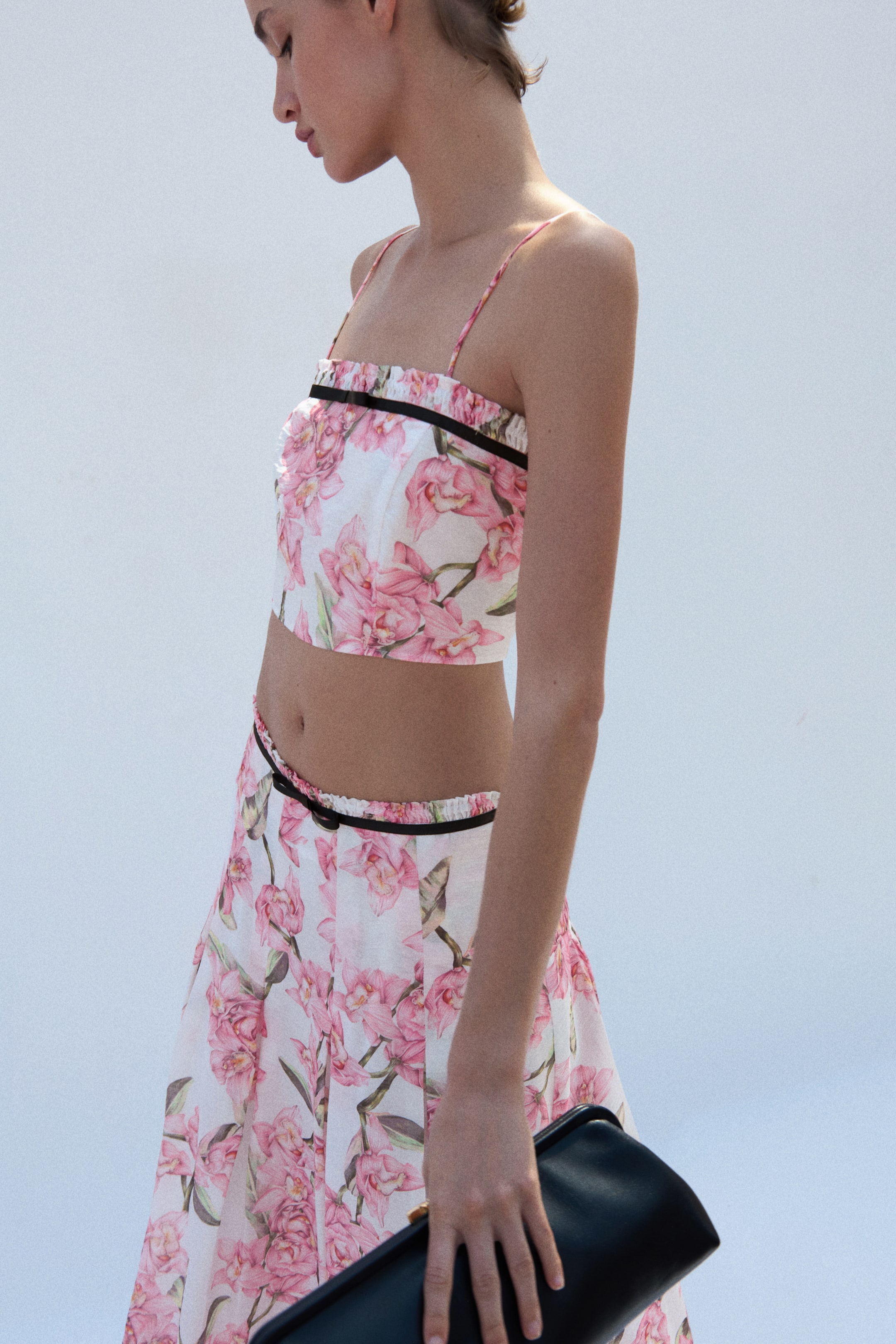 Agrandir l'image: Crop top en lin mélangé - Ivoire/fleuri - FEMME | H&M FR 1