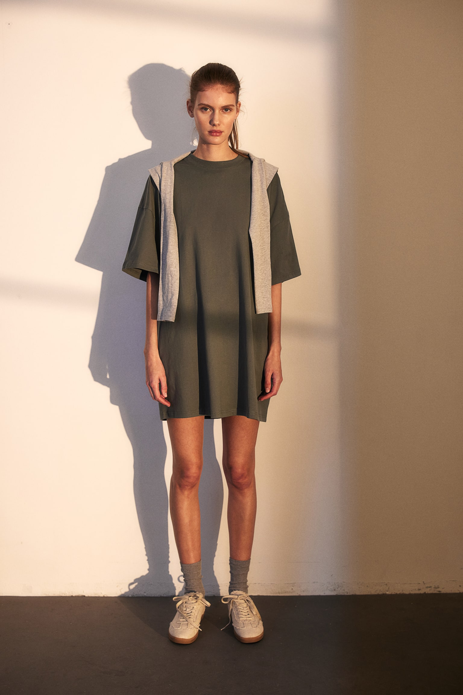 Oversized T-shirt dress - Khaki green/Light grey marl/Black/White/Light beige/Light yellow/Light beige/Light grey/Navy blue/Dark grey - 4