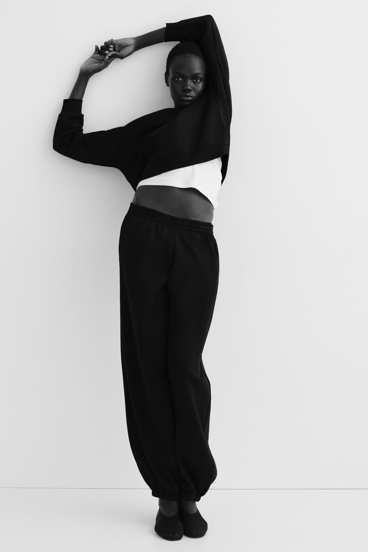 Комплект H&M 2-Piece Sweatshirt and Joggers Set, цвет: Чёрный — фото 2