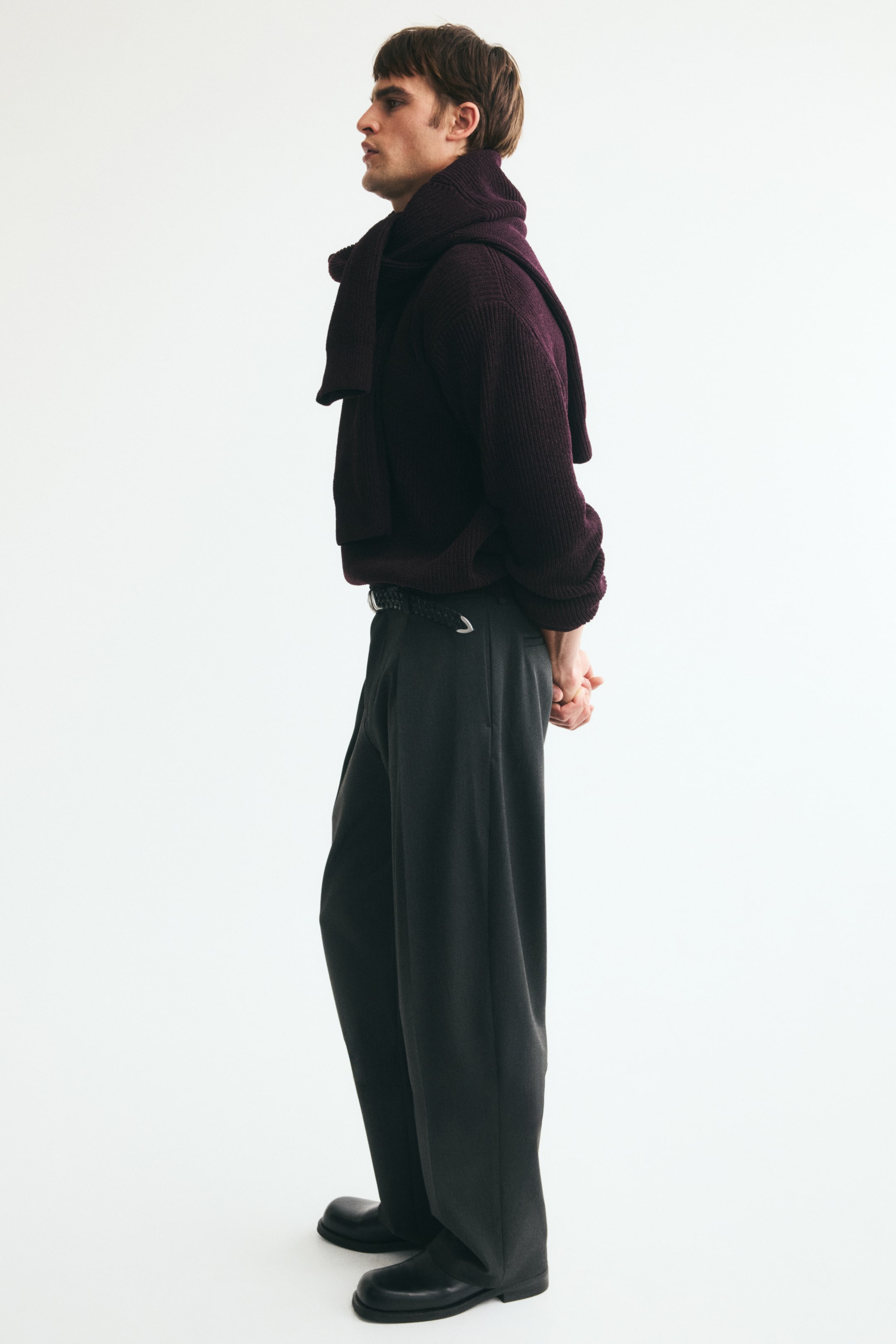 Loose-Fit Pleated Tailored Pants