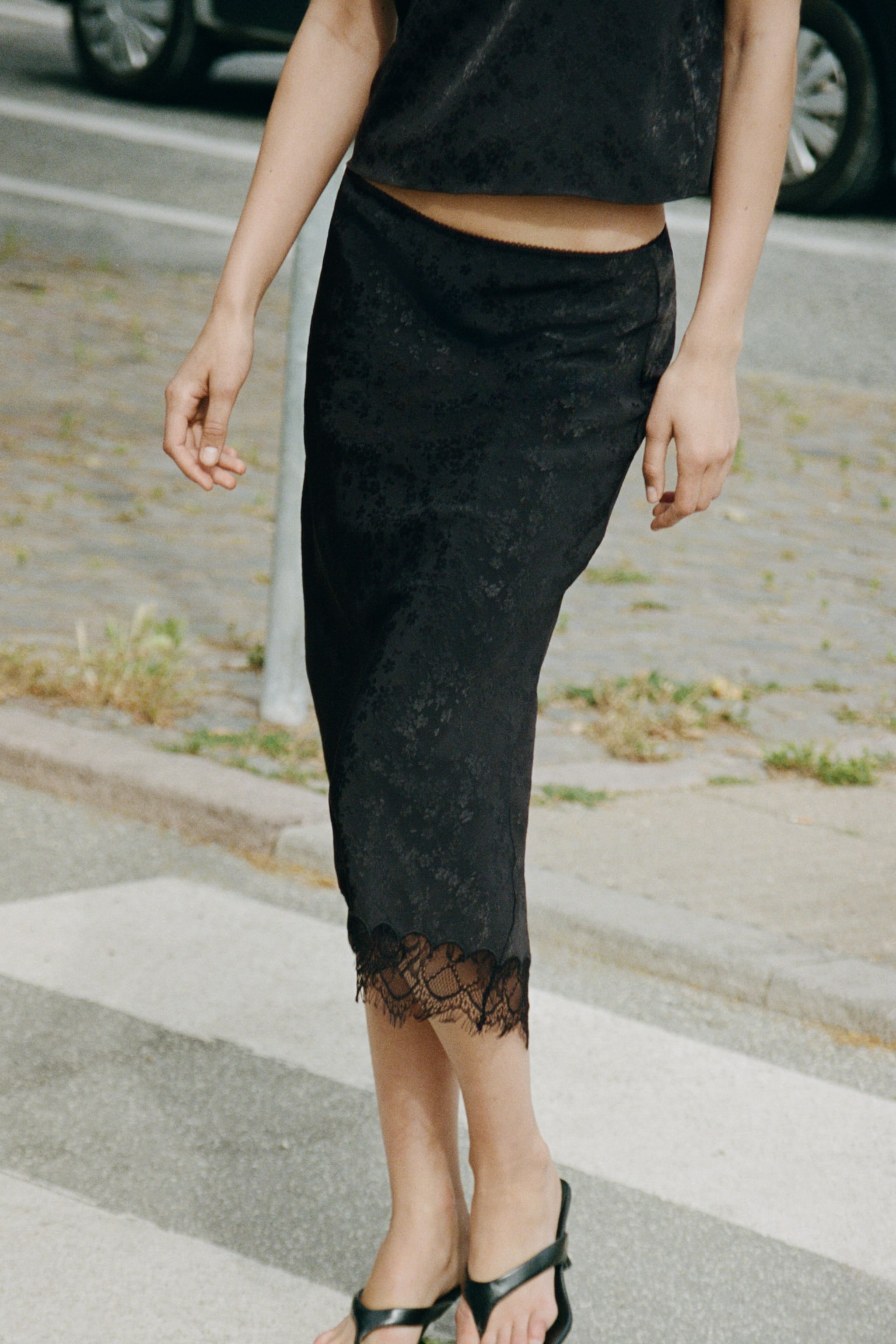 Женская юбка H&M Lace-Trimmed Midi, цвет: Чёрный — фото 3