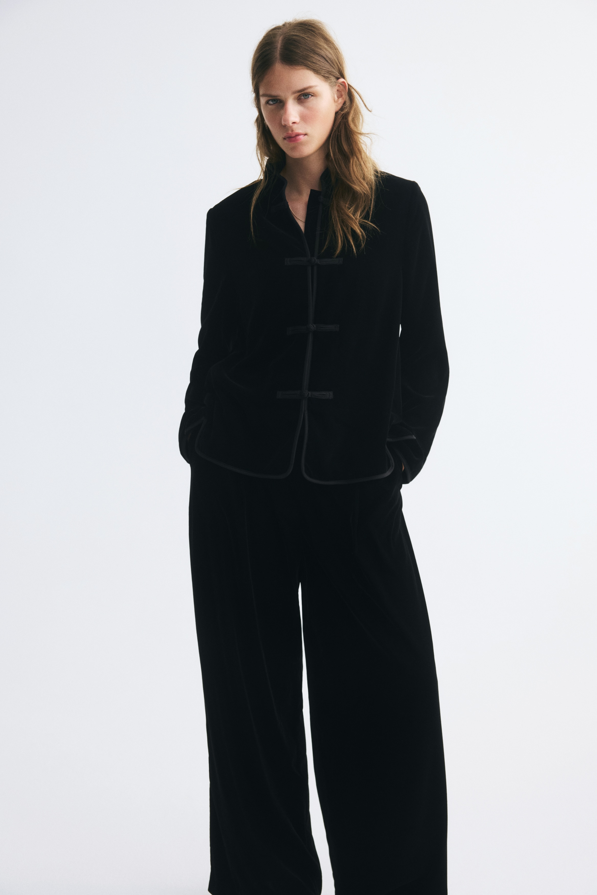 Veste en velours avec boutons nouésModèle