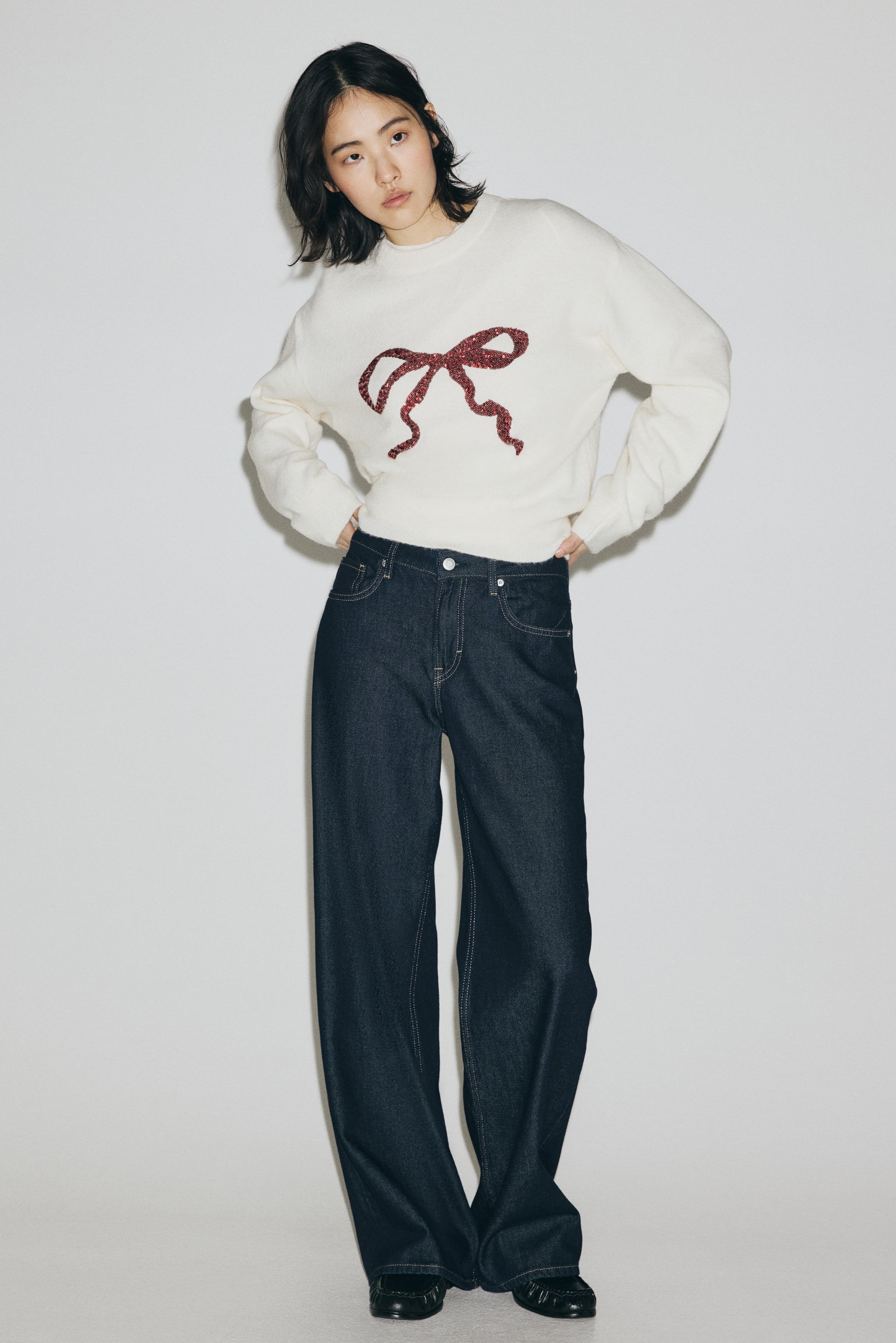 Sweater with Sequined Motif - White/bow