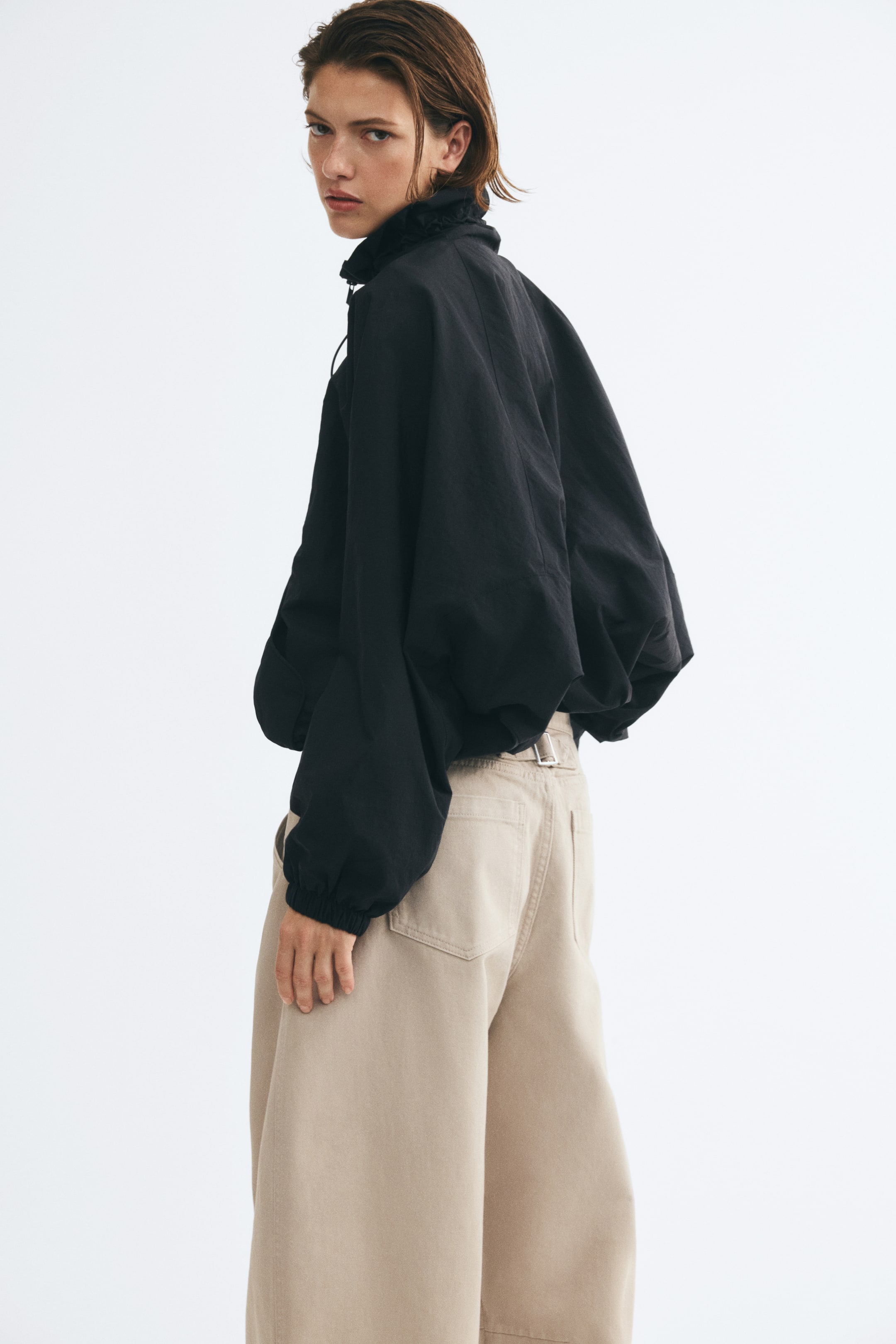 Женские куртки H&M Oversized Nylon Jacket — фото 4