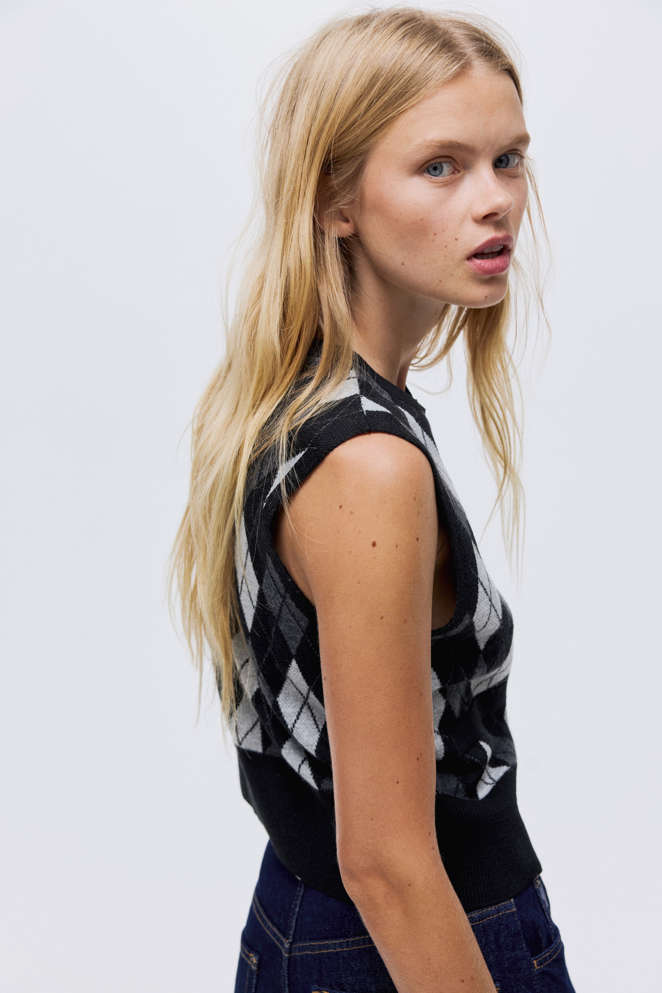 View larger image: Wool-Blend Jacquard-Knit Vest - Black/argyle - Ladies | H&M US 4