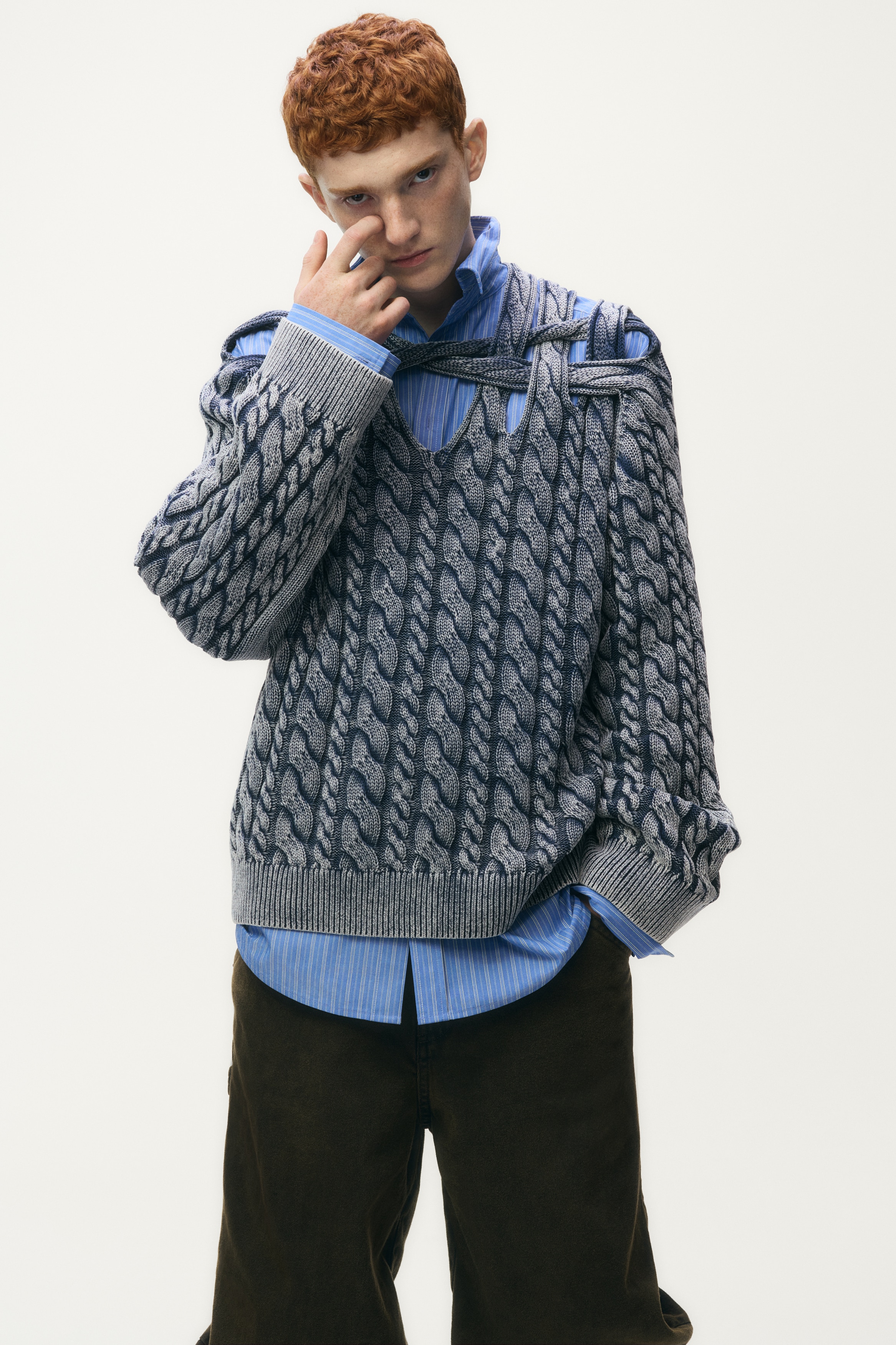  GLENN MARTENS カットアウトケーブルニットセーター Cable-Knit Cutout Sweater - Blue - Men | H&M US