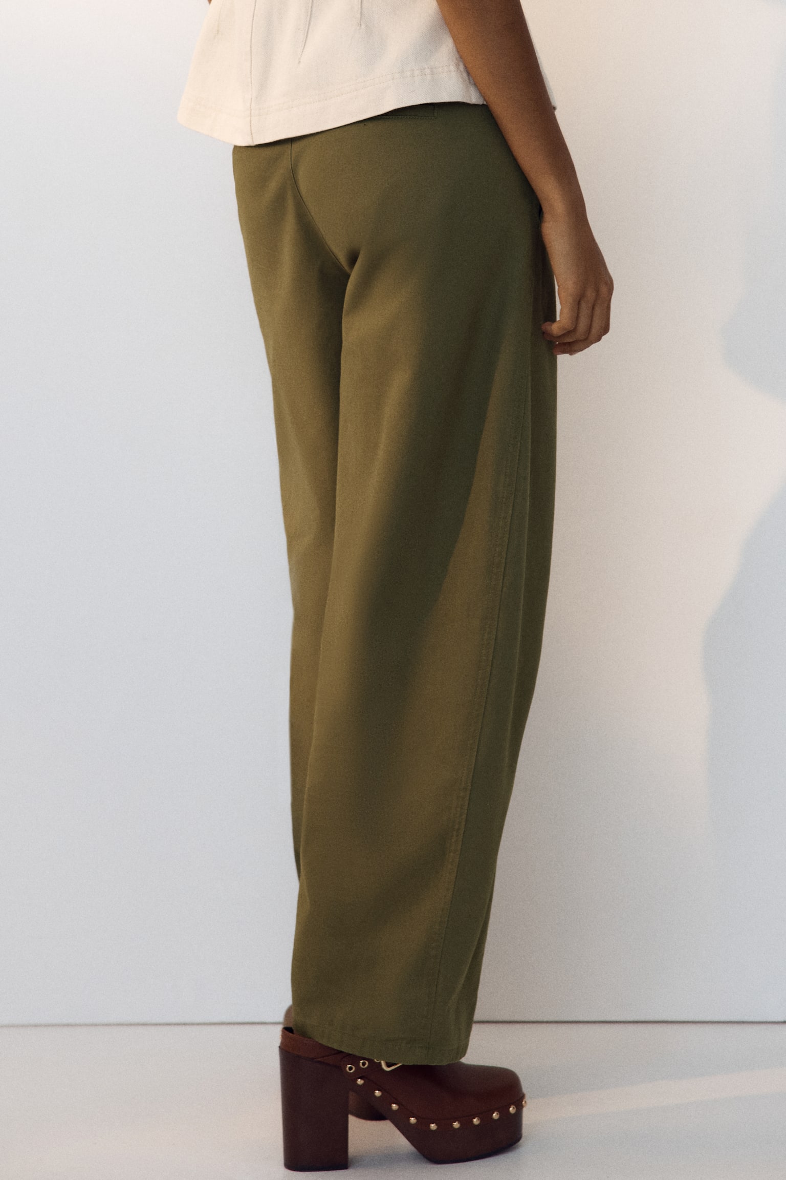 Barrel-leg cargo trousers - Khaki green - 3