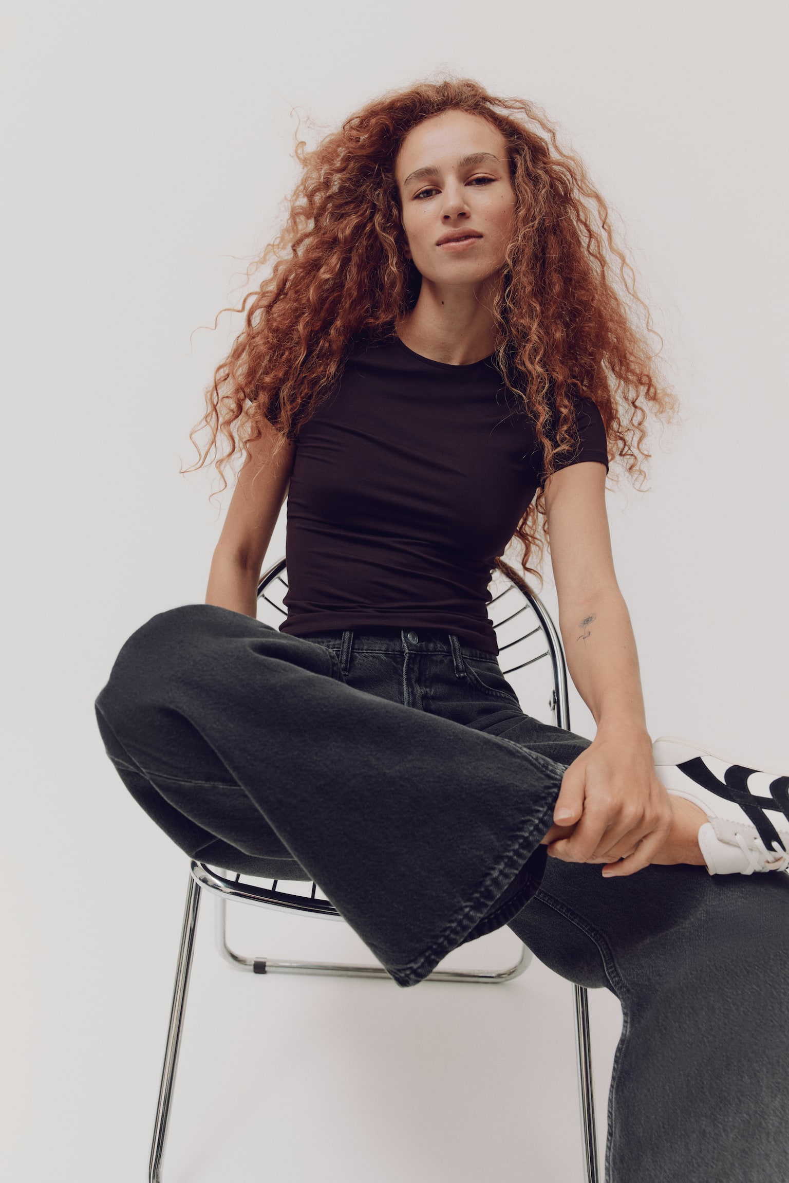 טישירט צמודה - Plum purple/שחור - 2