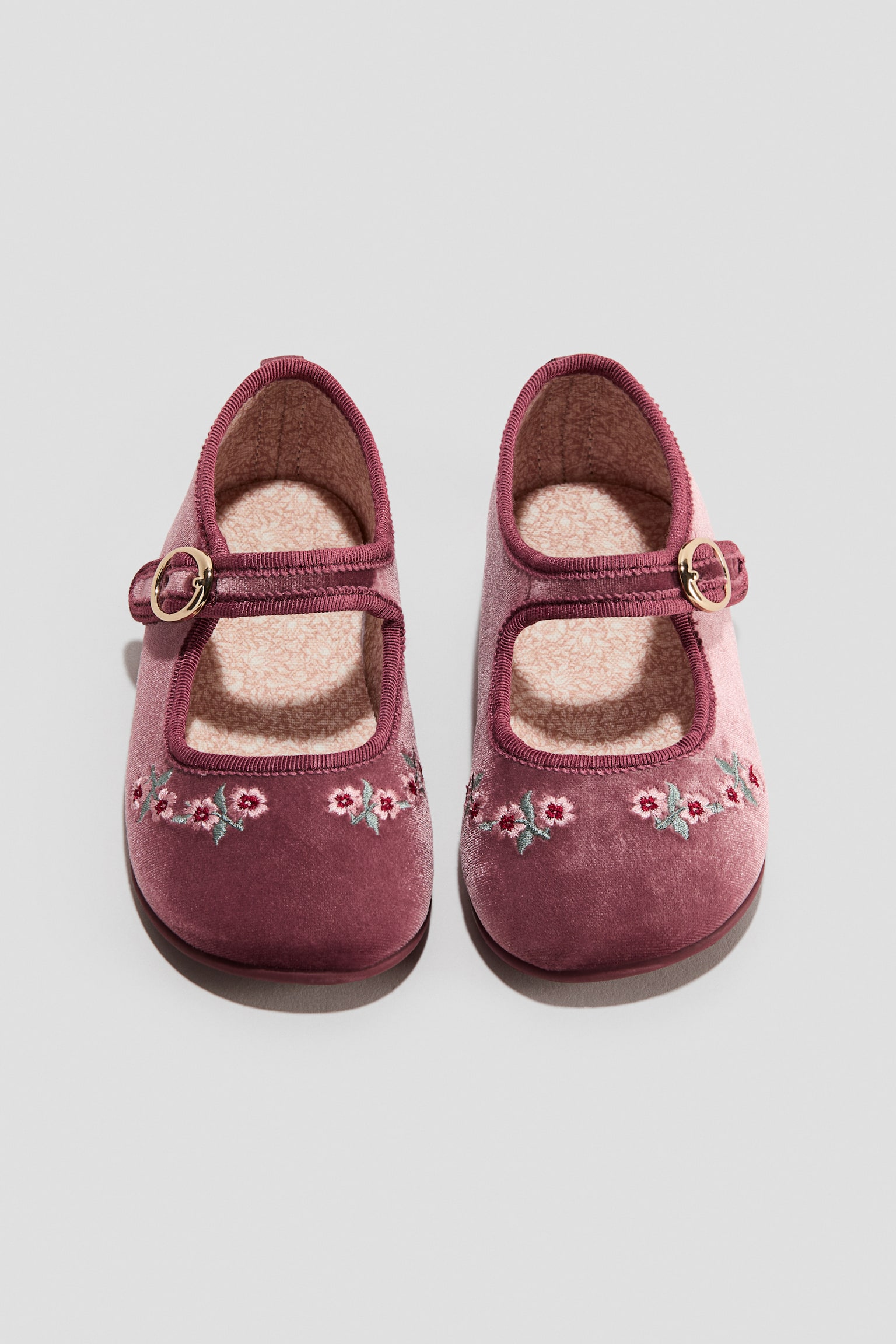Балетки H&M Embroidery-detail velour Mary Janes, цвет: Тёмный пыльный розовый — фото 1