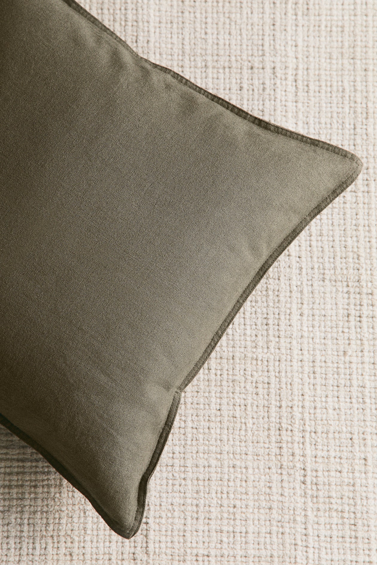 Linen-blend cushion cover - Dark khaki green - Home All | H&M GB