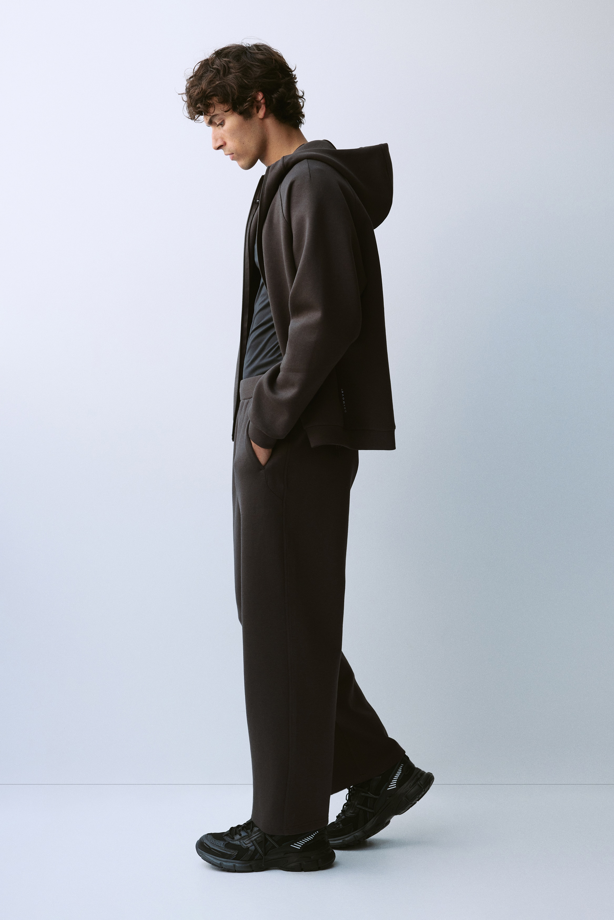 Loose Fit Sports joggers with DryMove™