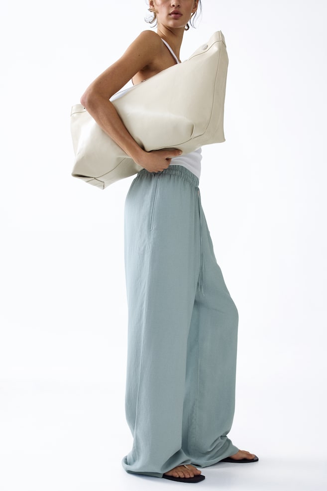 Pantalón en mezcla de lino - Turquesa claro/Negro/Marrón oscuro/Beige claro/Blanco/Beige claro/Crema/Rayas/Beige claro/Rayas/Beige/Rojo oscuro/Verde caqui oscuro - 2