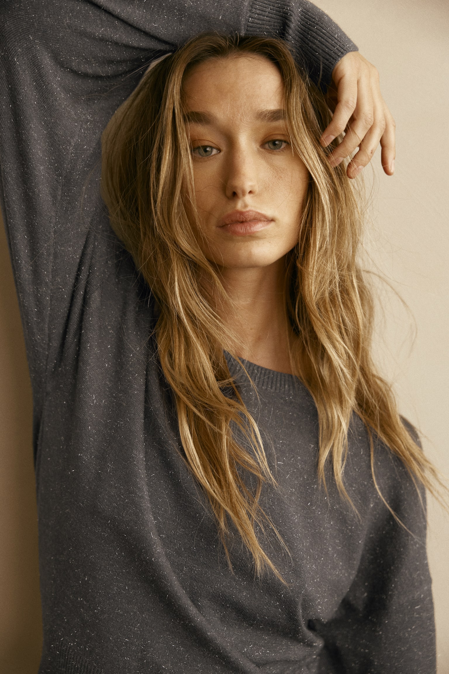 Пуловер с фина плетка - Тъмносив - 3