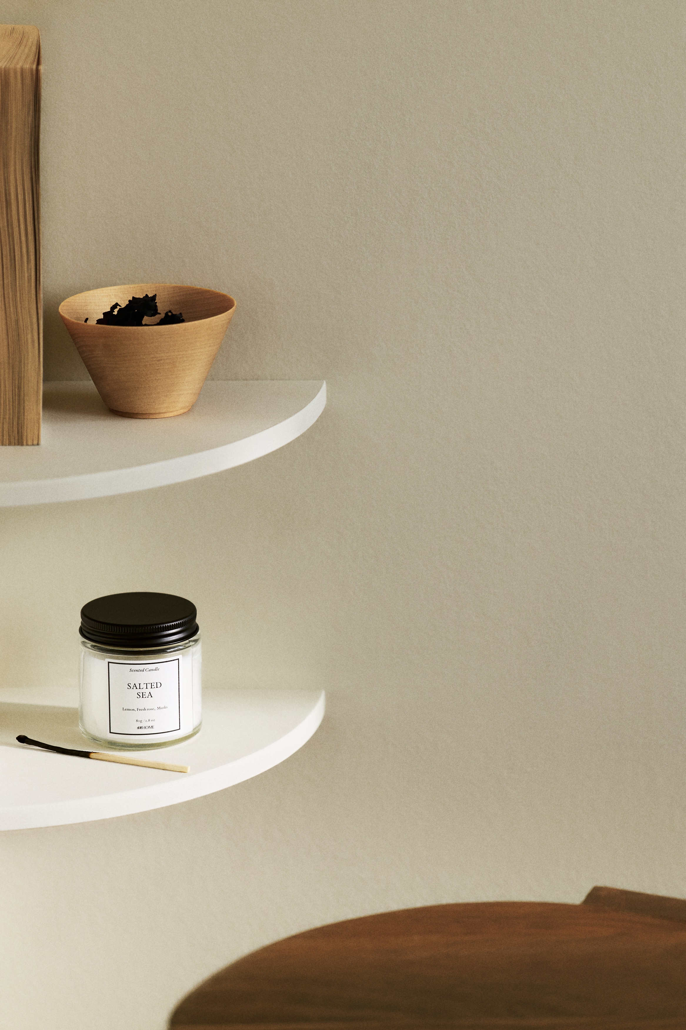 Scented candle in glass holder - Salted Sea/Dark Honey/Sublime Patchouli/Green Basilicum