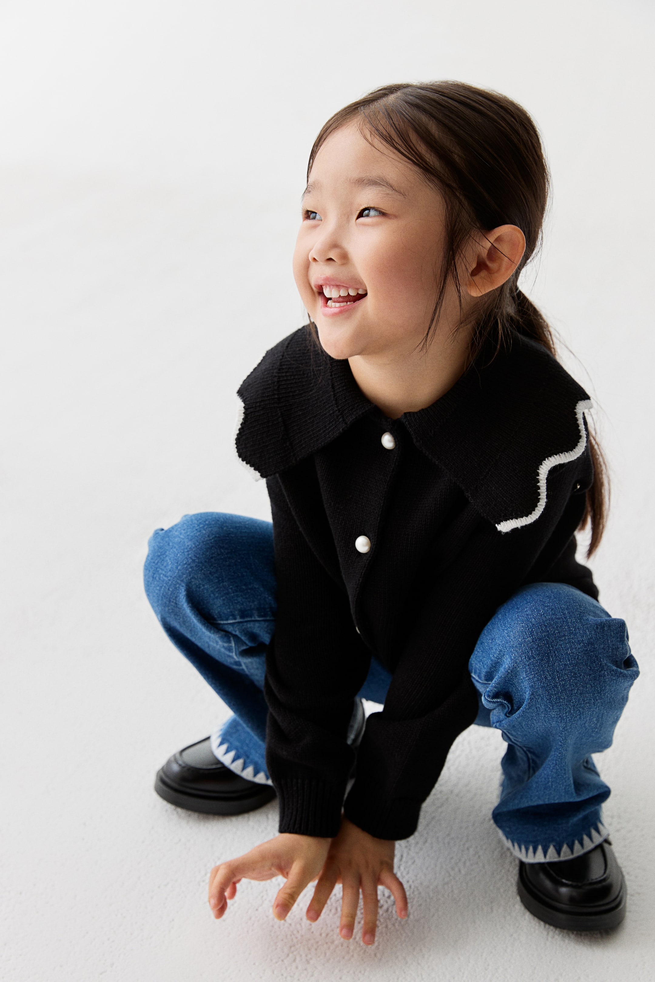 拡大画像を表示: 襟付きカーディガン - ブラック - Kids | H&M JP 2