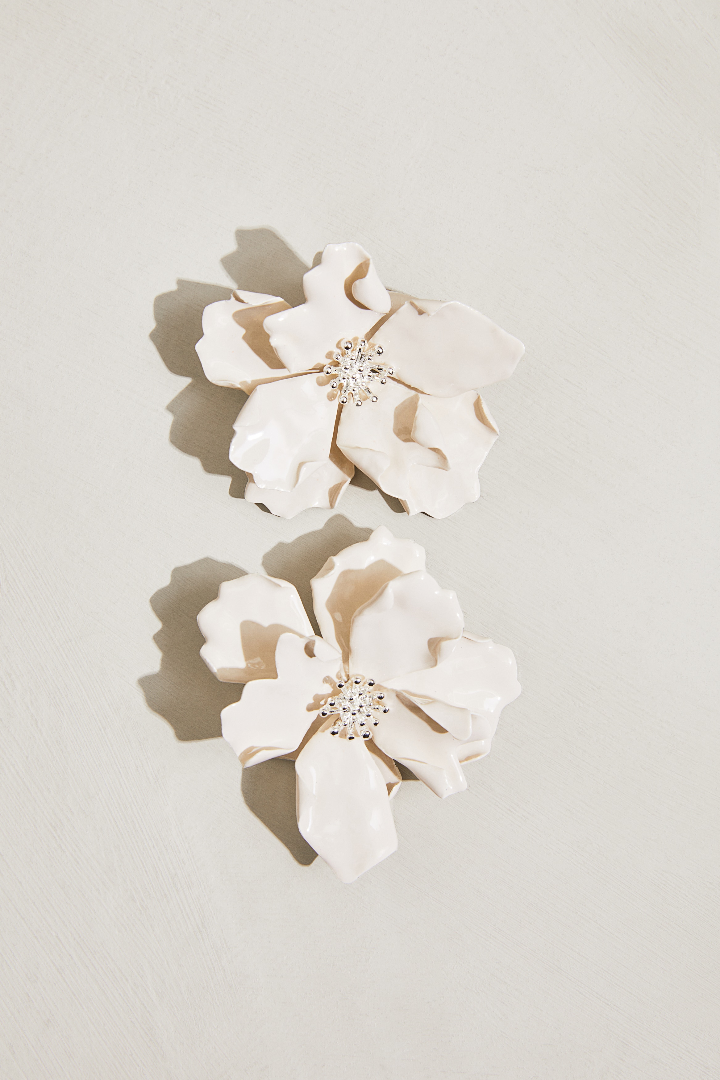 Women's White/silver-colored Flower-Shaped Earrings | H&M CA