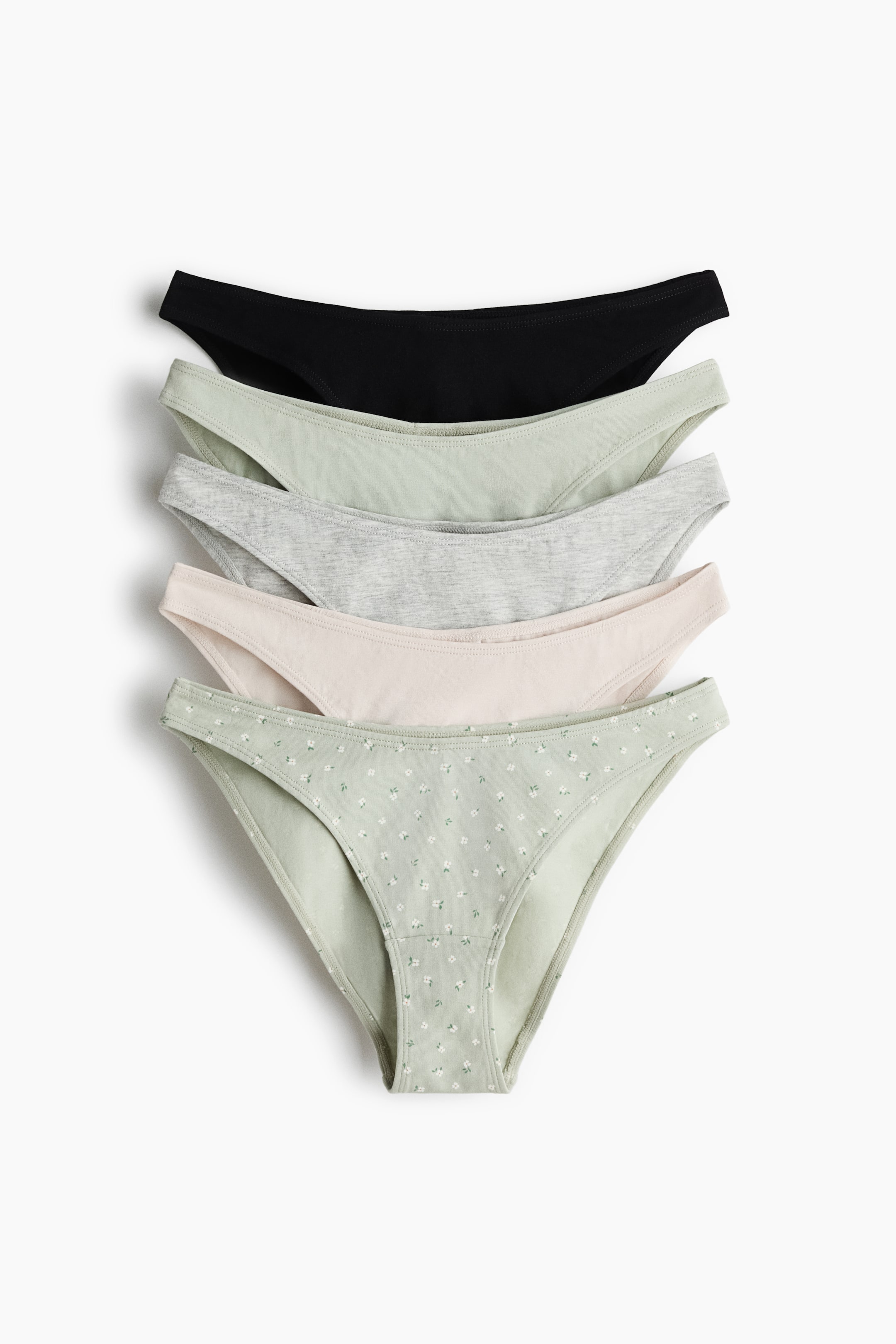 Ver imagen más grande: Se presentan cinco pares de bragas de cintura baja en jersey de algodón, apiladas unas sobre otras y colocadas de frente. Aparecen en negro, verde claro, gris jaspeado, rosa claro y un verde claro con un pequeño estampado floral blanco, con la entrepierna forrada visible en la braga inferior.