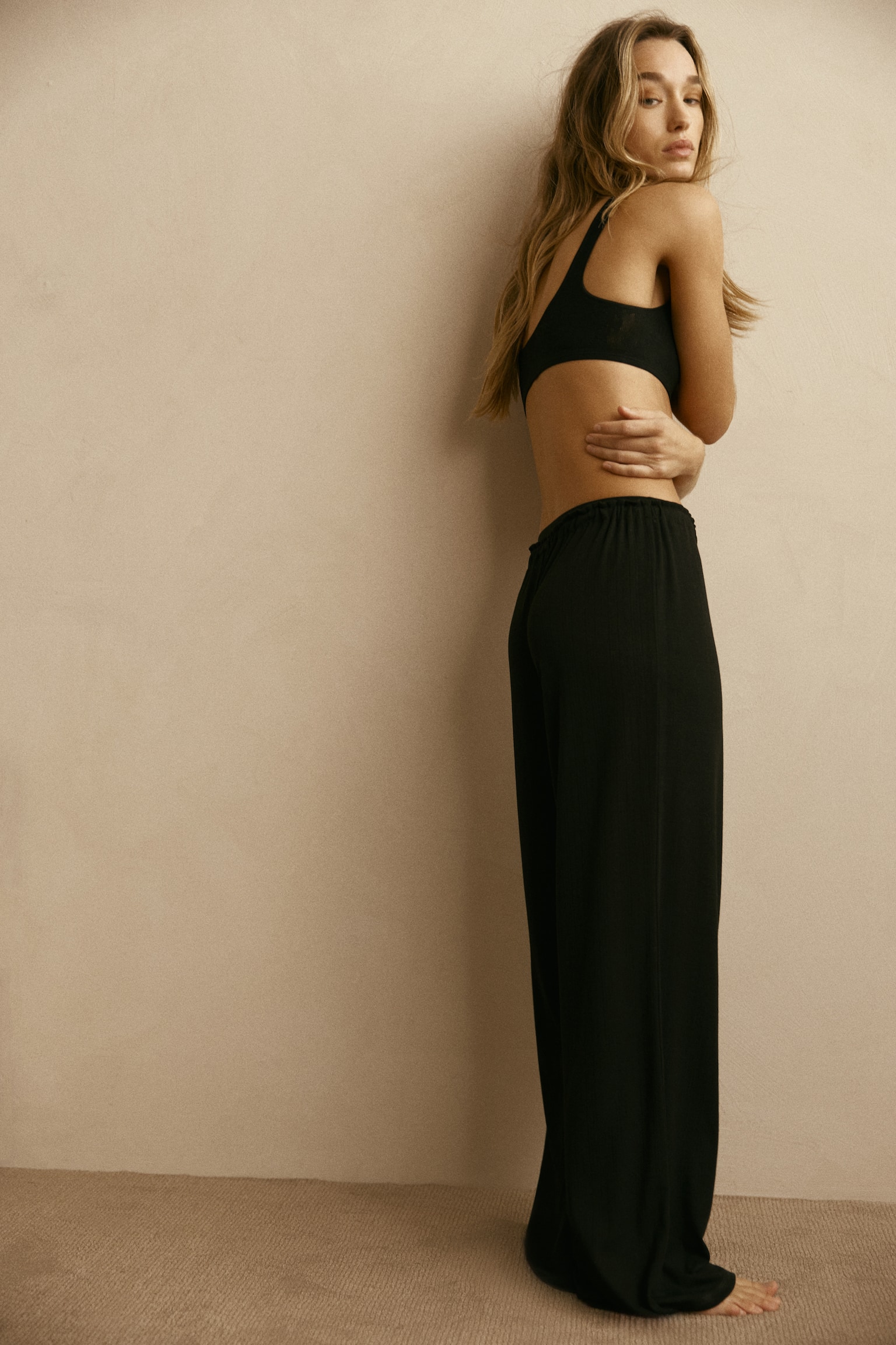 Pyžamové kalhoty s ažurou - Černá/Vínová/Červená/Bílá/srdíčka/Tmavě hnědá/Krémová/Krémová/květinový vzor/Světle šedý melír/Světlá tlumená tyrkysová - 5