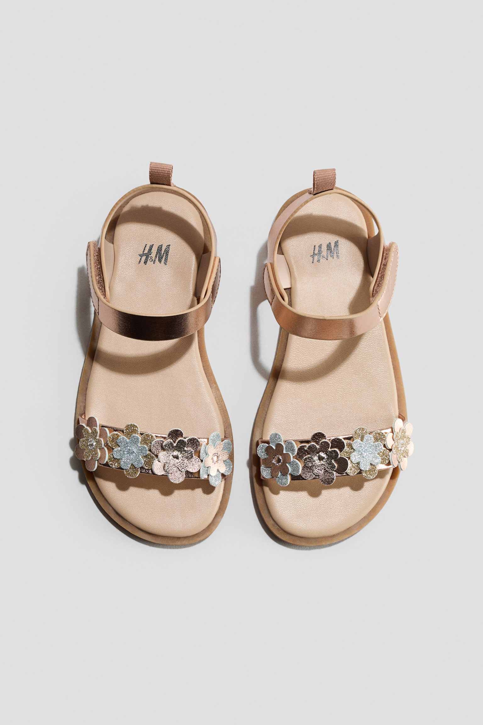 Sandalen mit Applikationen - Bronzefarben/Blumen/Hellrosa/Schmetterling/Rosa/Blumen