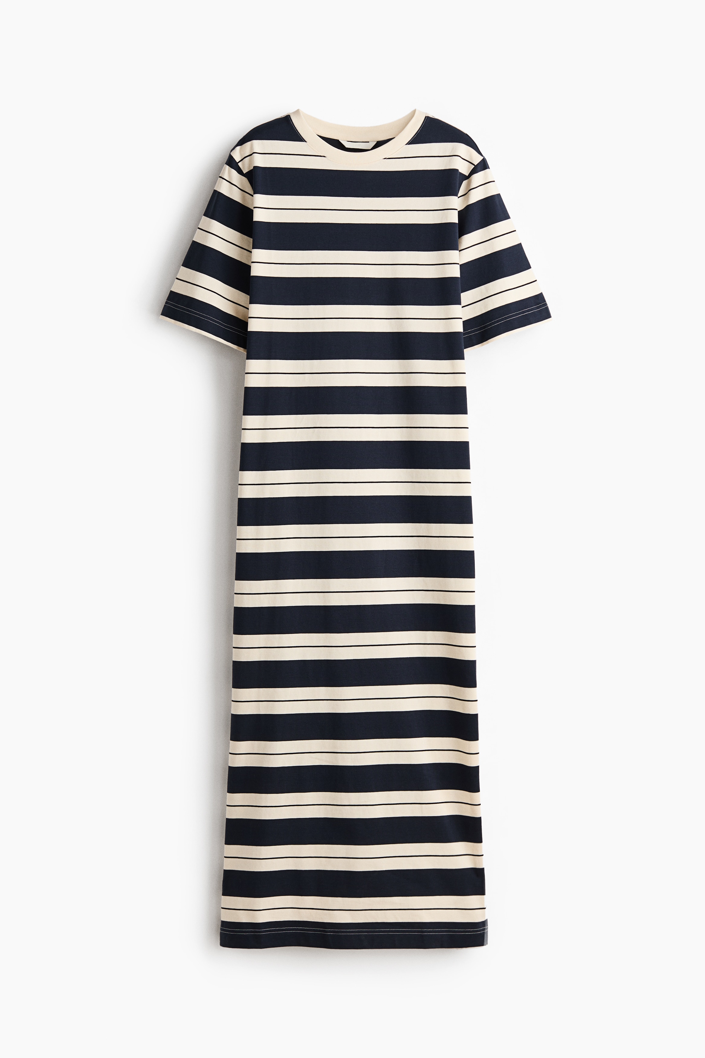Long T-shirt dressModel