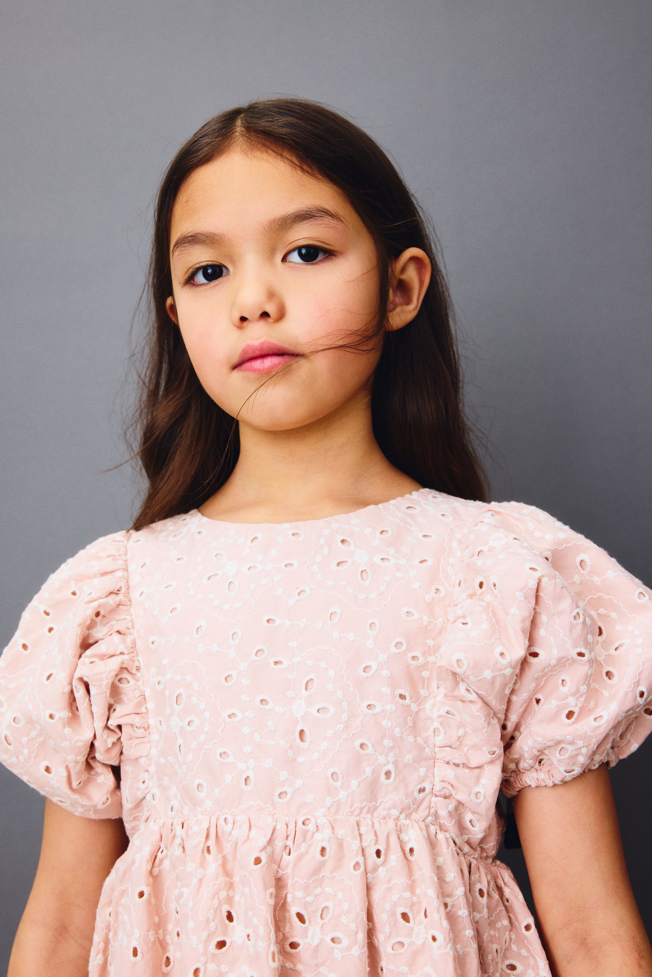 Vestido de algodón con bordado inglés - Melocotón - NIÑOS | H&M ES