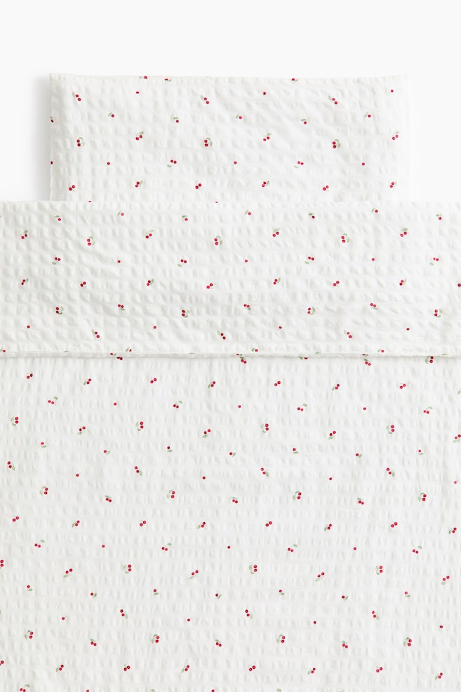 Seersucker Crib Duvet Cover Set - White/cherries - 1