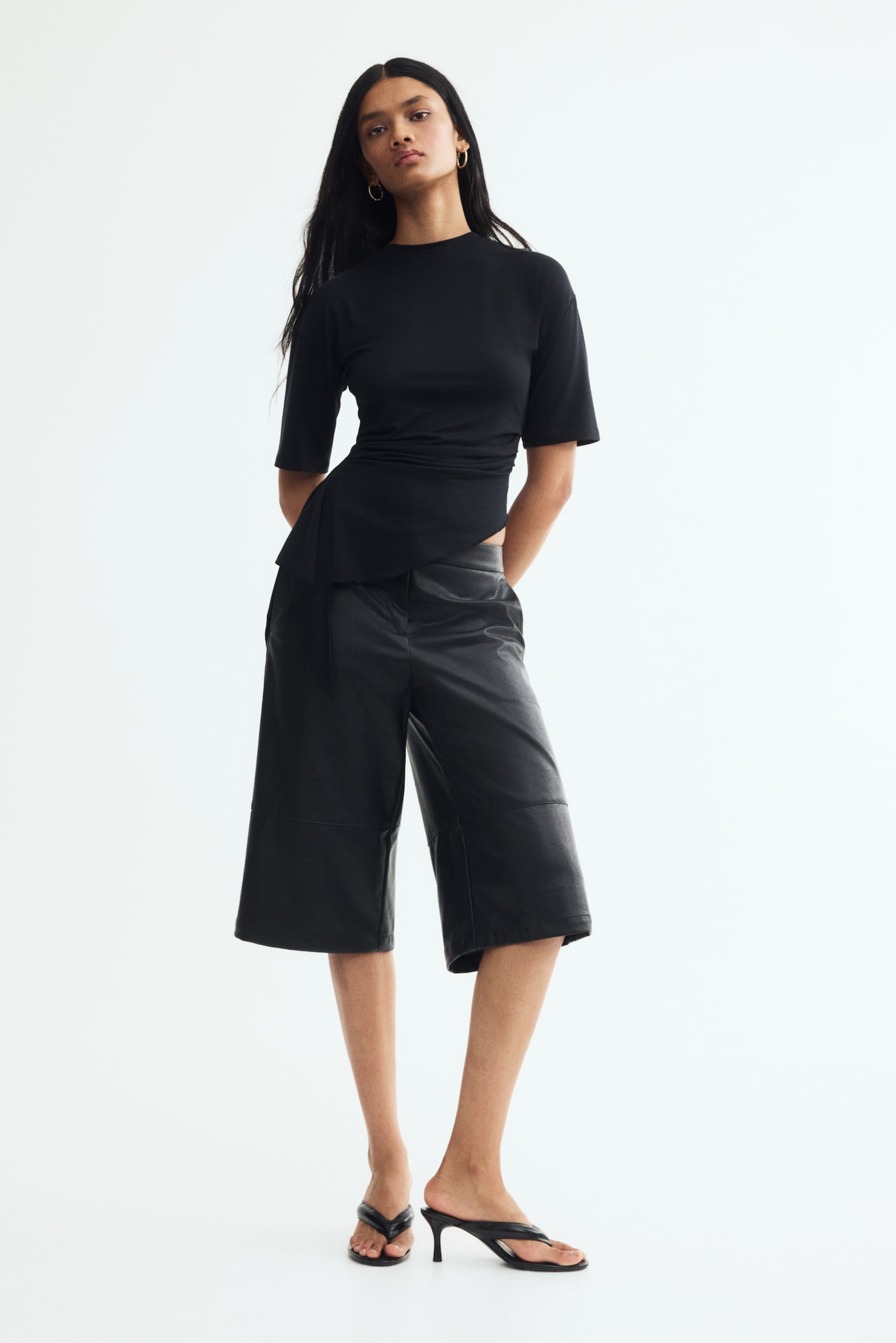Женские шорты H&M Coated Bermuda, цвет: Чёрный — фото 4