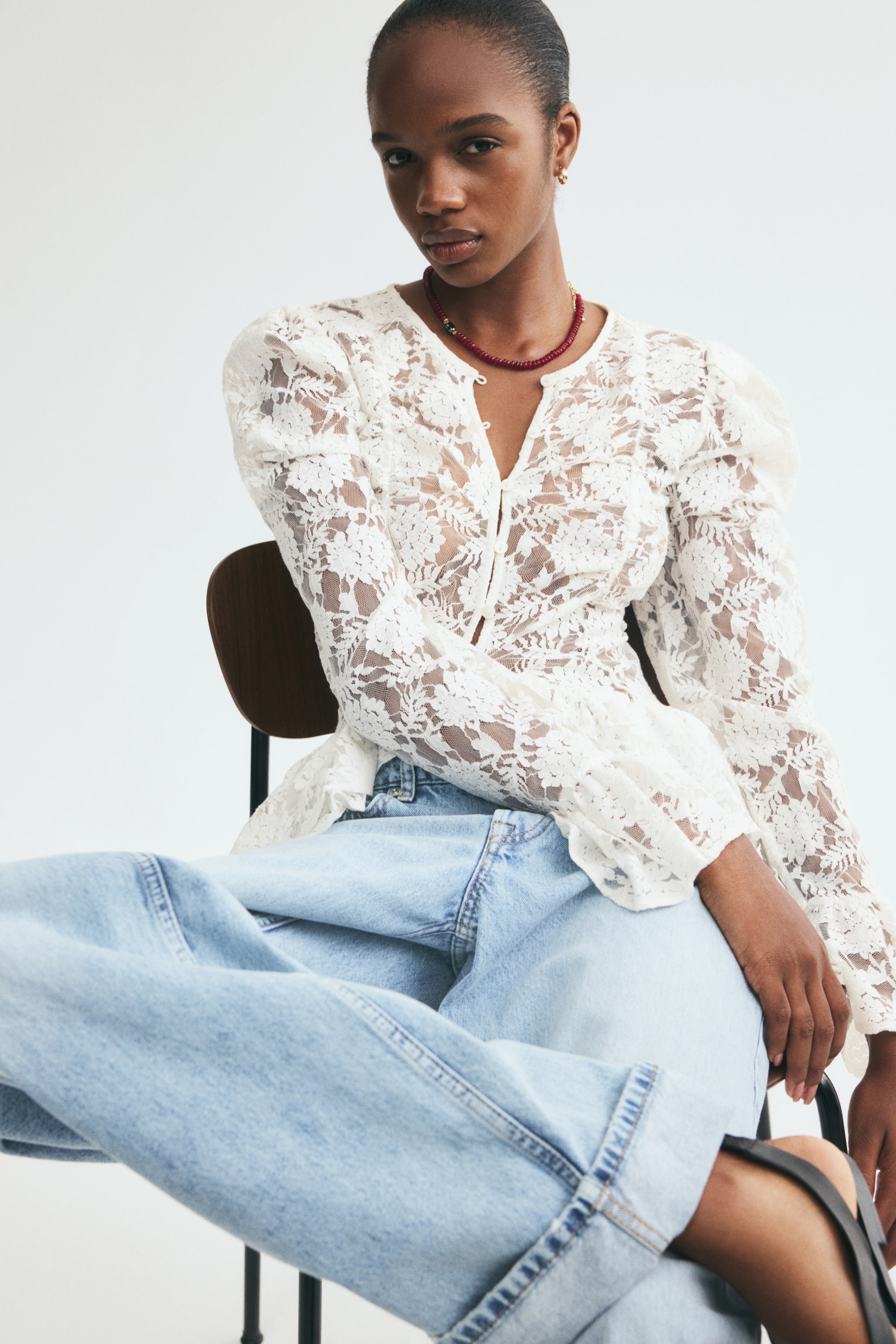 Blouse à volant en dentelle