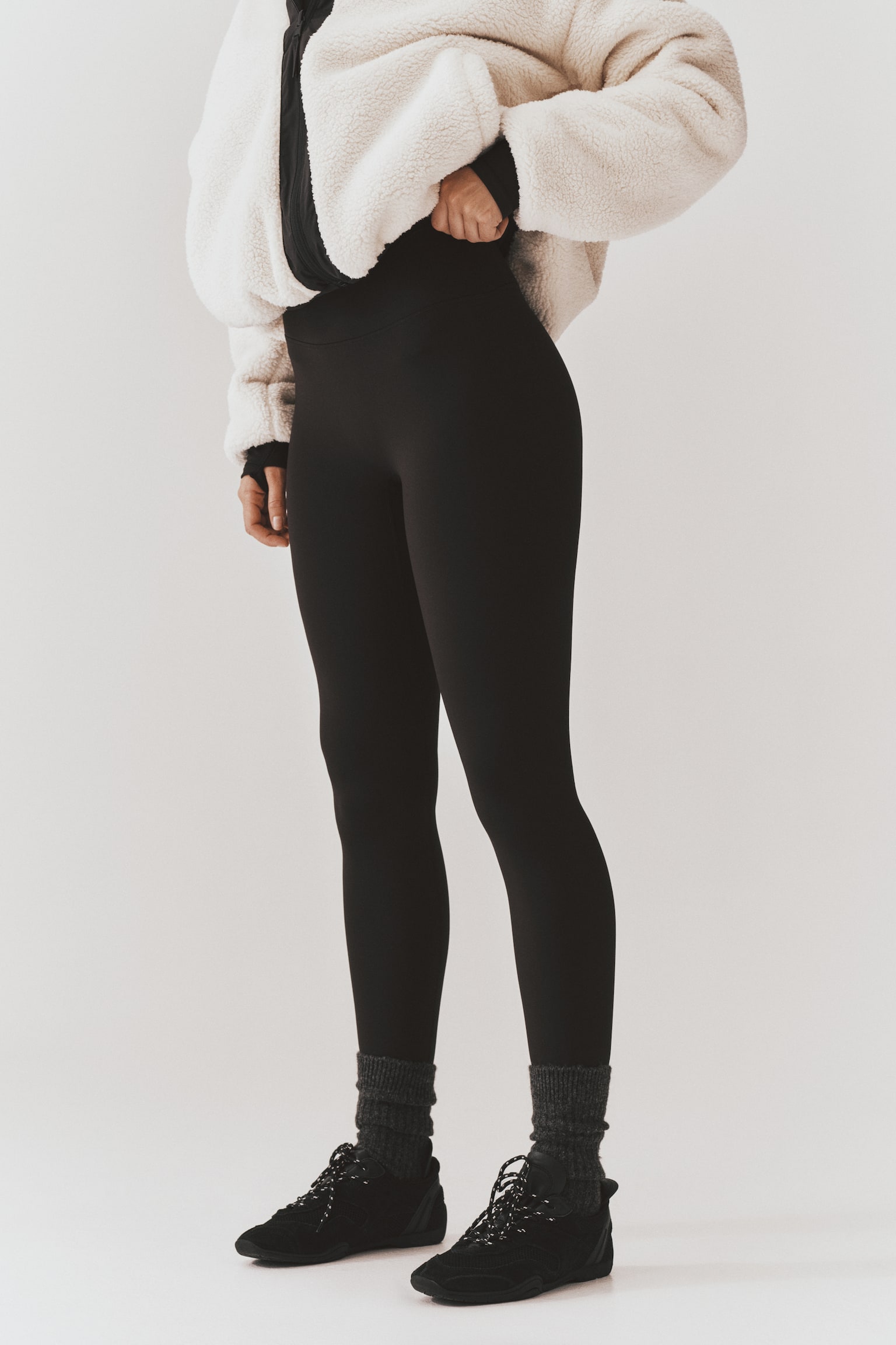 H&M Move Женские леггинсы H&M Sports Fleece Leggings with SoftMove™, цвет: Чёрный — фото 4