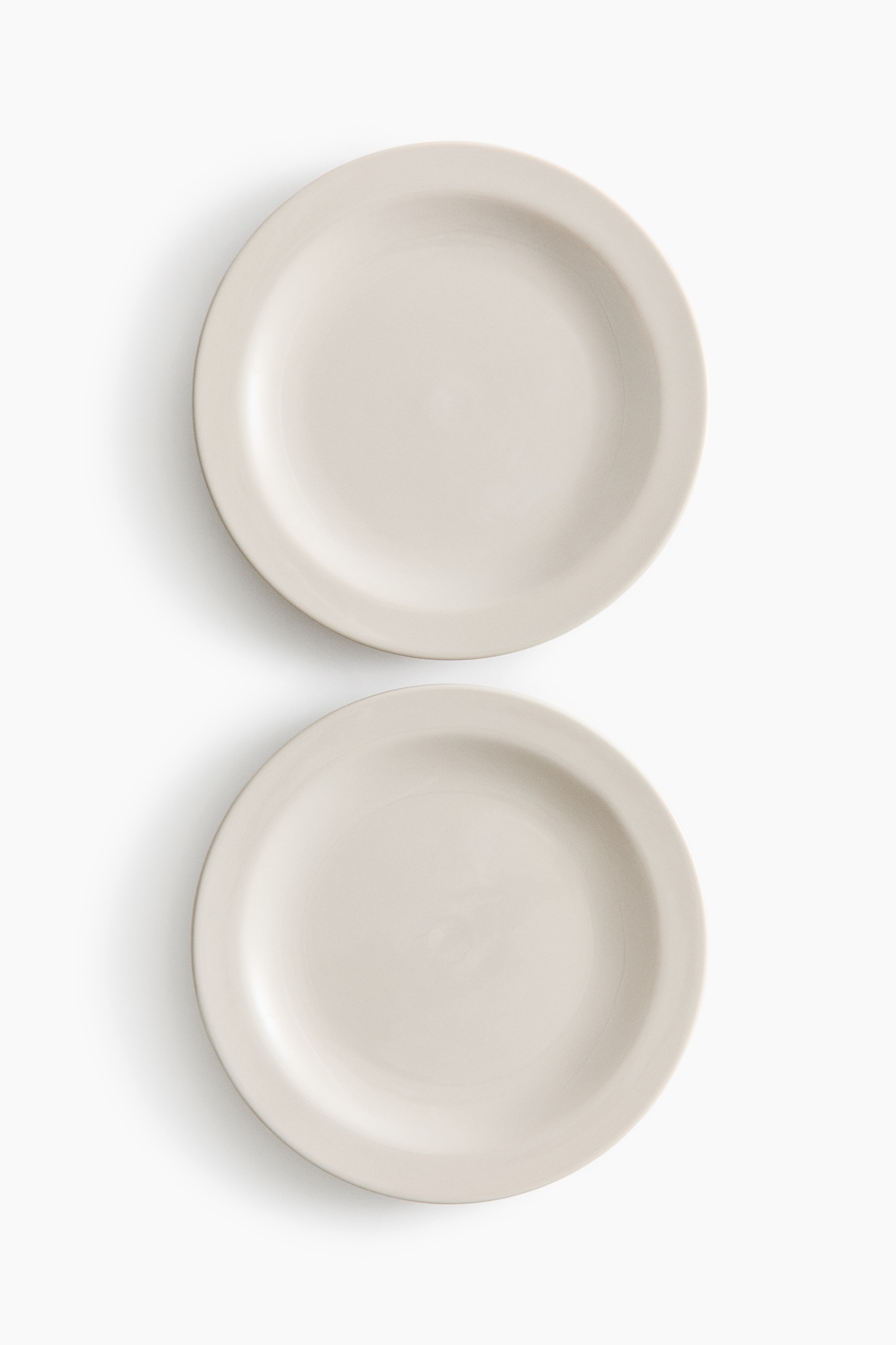 Lot de 2 grandes assiettes en porcelaineModèle