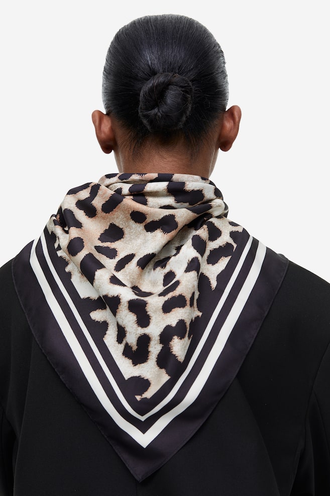 Satin scarf - Black/Leopard print
 - 3