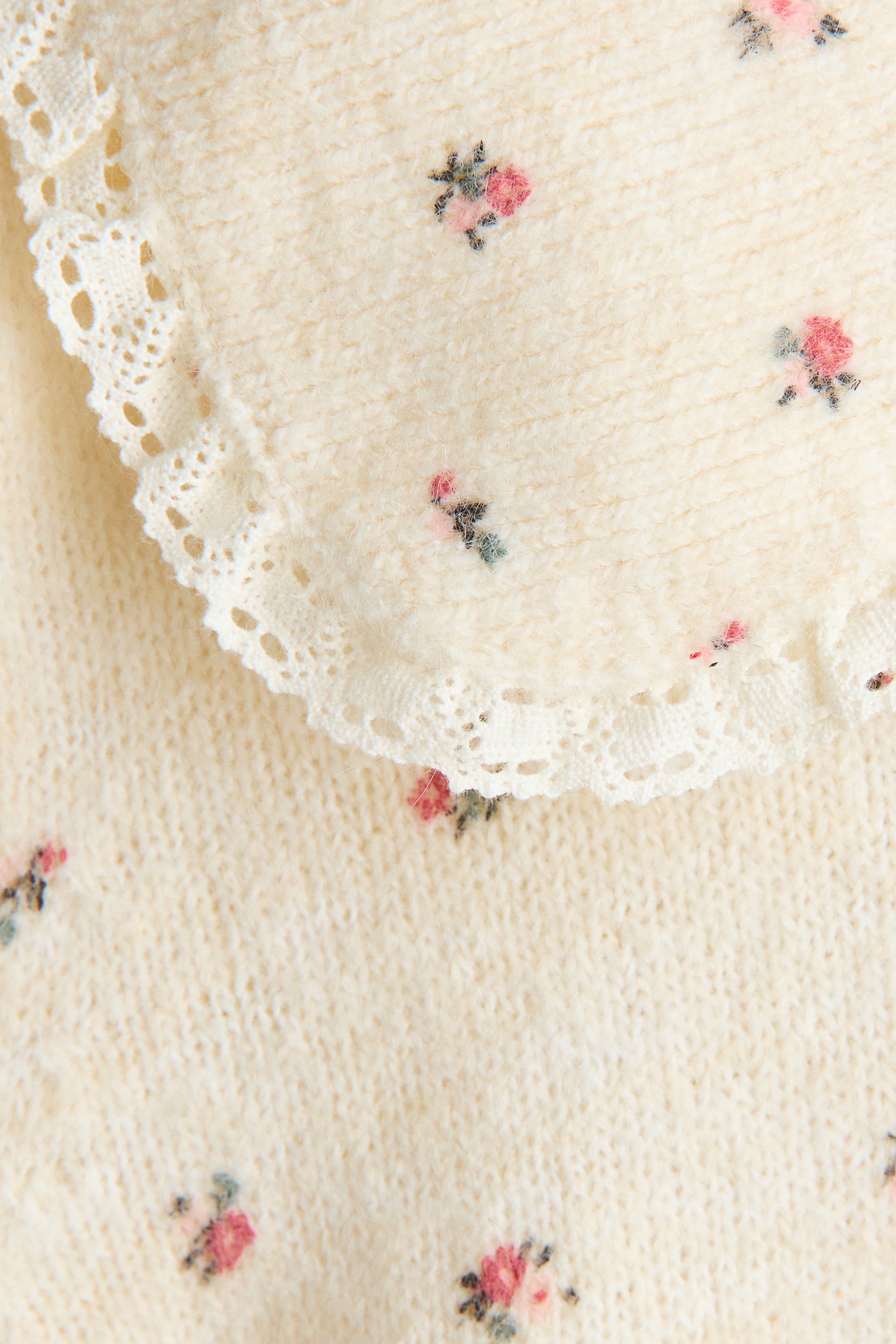 Sweater with Peter Pan Collar