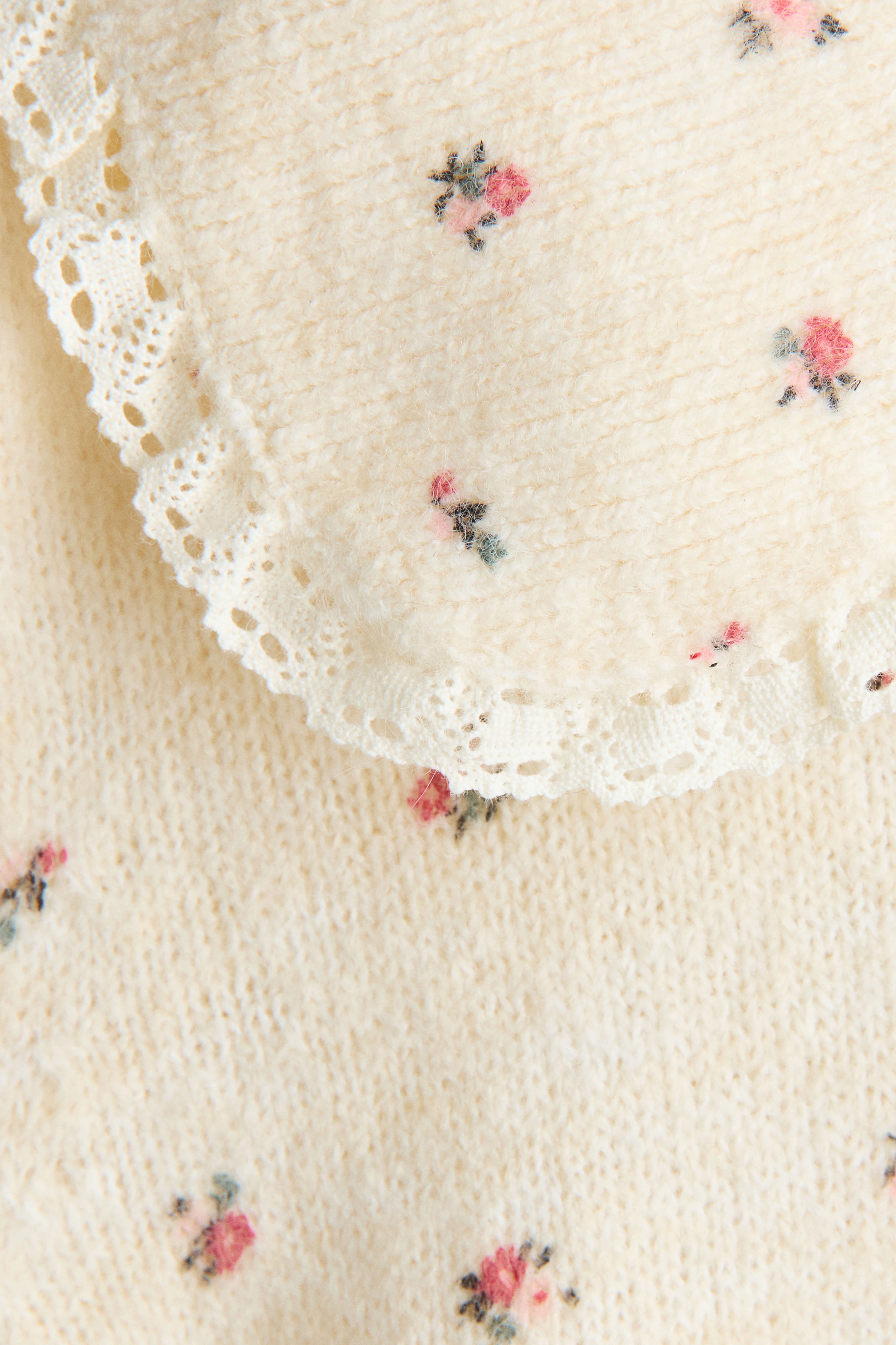Sweater with Peter Pan Collar