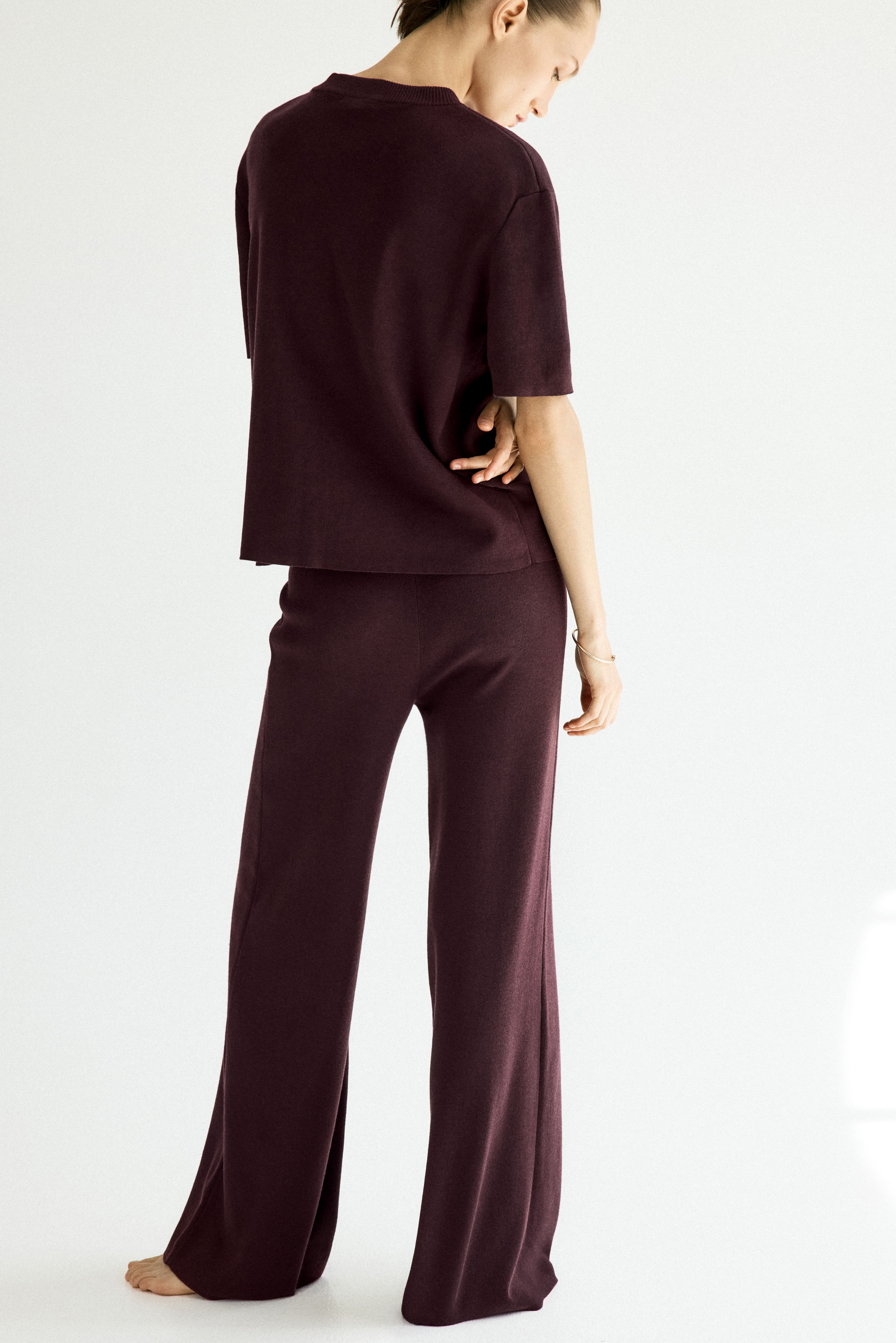 Wide-Leg Fine-Knit Pants
