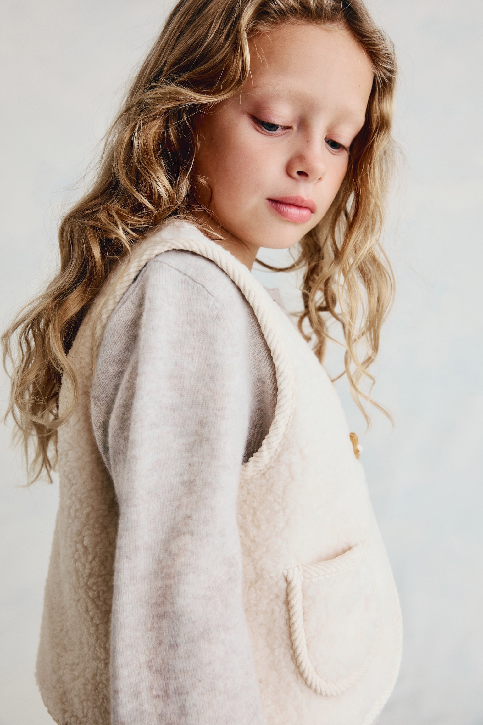 Детский жилет H&M Teddy Fleece Vest, цвет: Светлый бежевый — фото 5