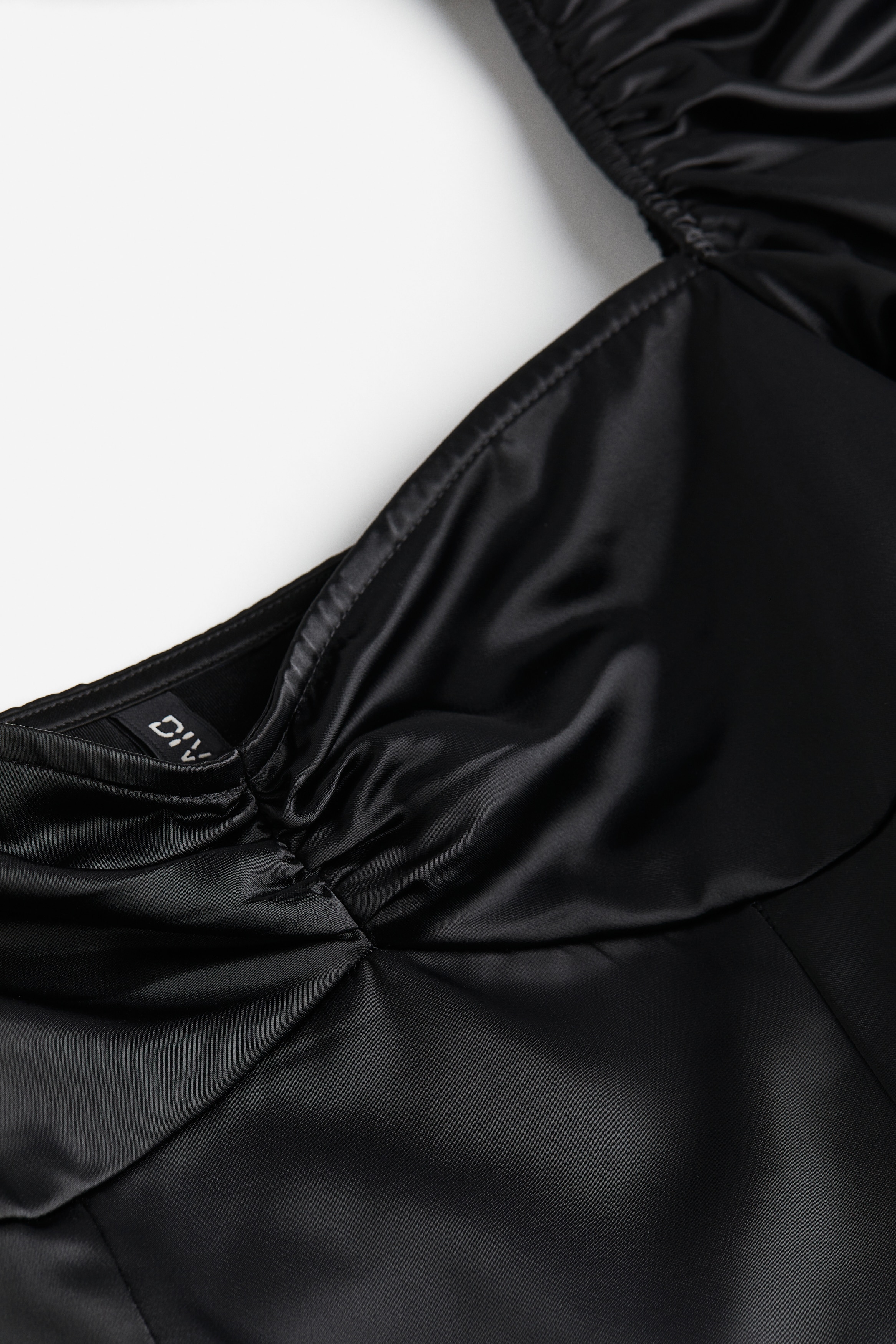 Balloon-sleeved satin dress