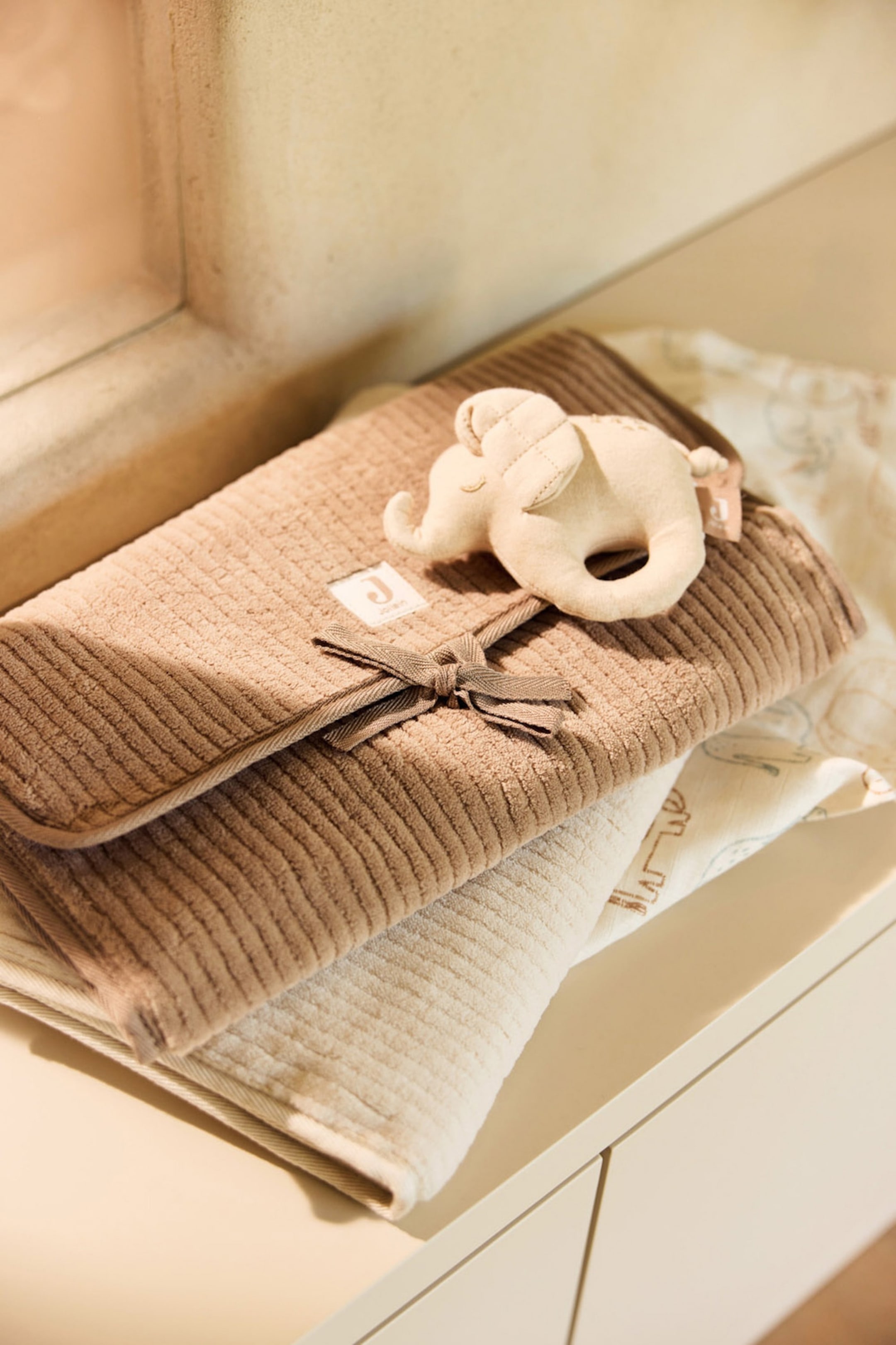 Größeres Bild ansehen: Playpen Storage Bag & Changing Pad - Cloudy Rib - Jollein - Home All | H&M DE 1
