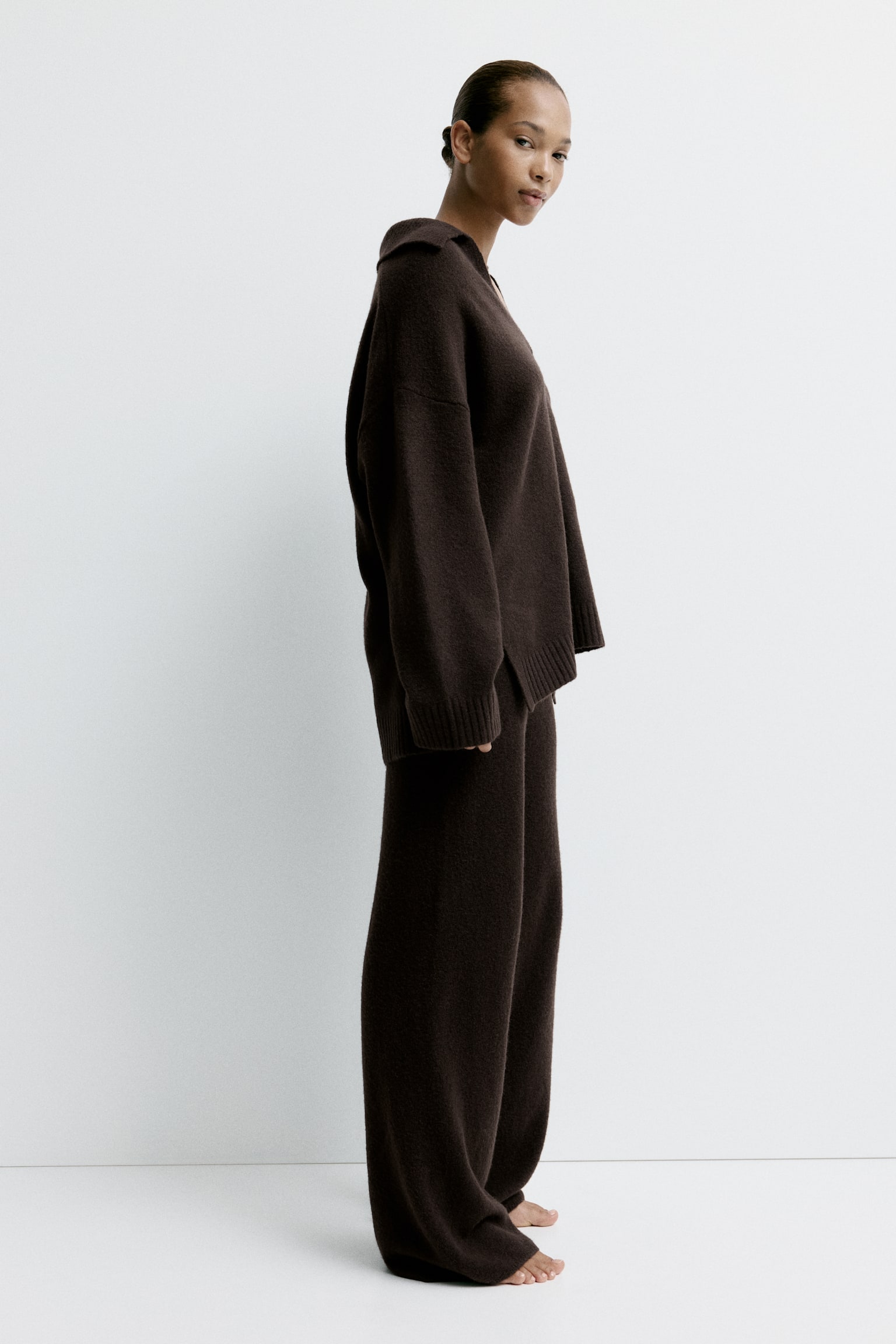 Fine-knit collared jumper - Ciemnobrązowy - 5